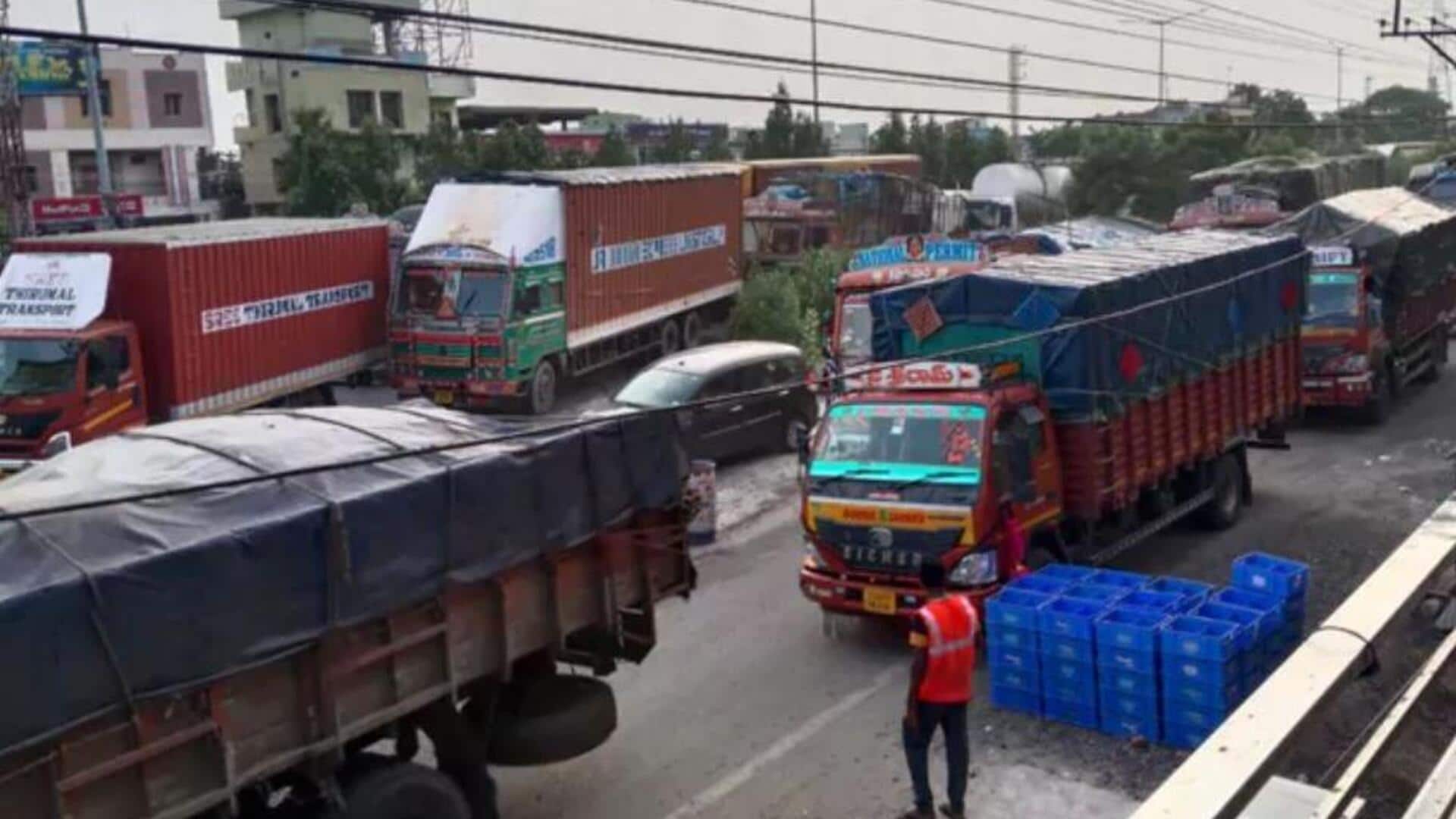 Cyclone Montha: మొంథా తుపాను ప్రభావం.. రాత్రి 7 నుంచి హైవేలపై భారీ వాహనాలకు ఆంక్షలు Cyclone Montha: మొంథా తుపాను ప్రభావం.. రాత్రి 7 నుంచి హైవేలపై భారీ వాహనాలకు ఆంక్షలు
