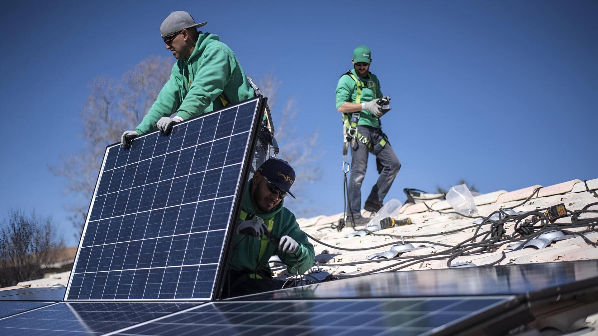 Trump: భారత సౌర ఉత్పత్తులపై 126% సుంకం.. ట్రంప్ సంచలన నిర్ణయం