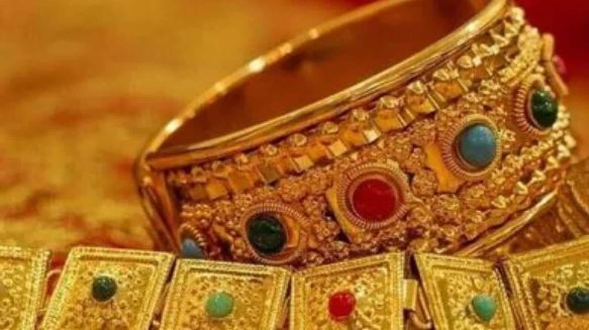 Gold Silver Rates Today: బంగారం వెండి ధరల్లో స్వల్ప తగ్గుదల.. ఇవాళ రేట్లు ఇవే! Gold Silver Rates Today: బంగారం వెండి ధరల్లో స్వల్ప తగ్గుదల.. ఇవాళ రేట్లు ఇవే!