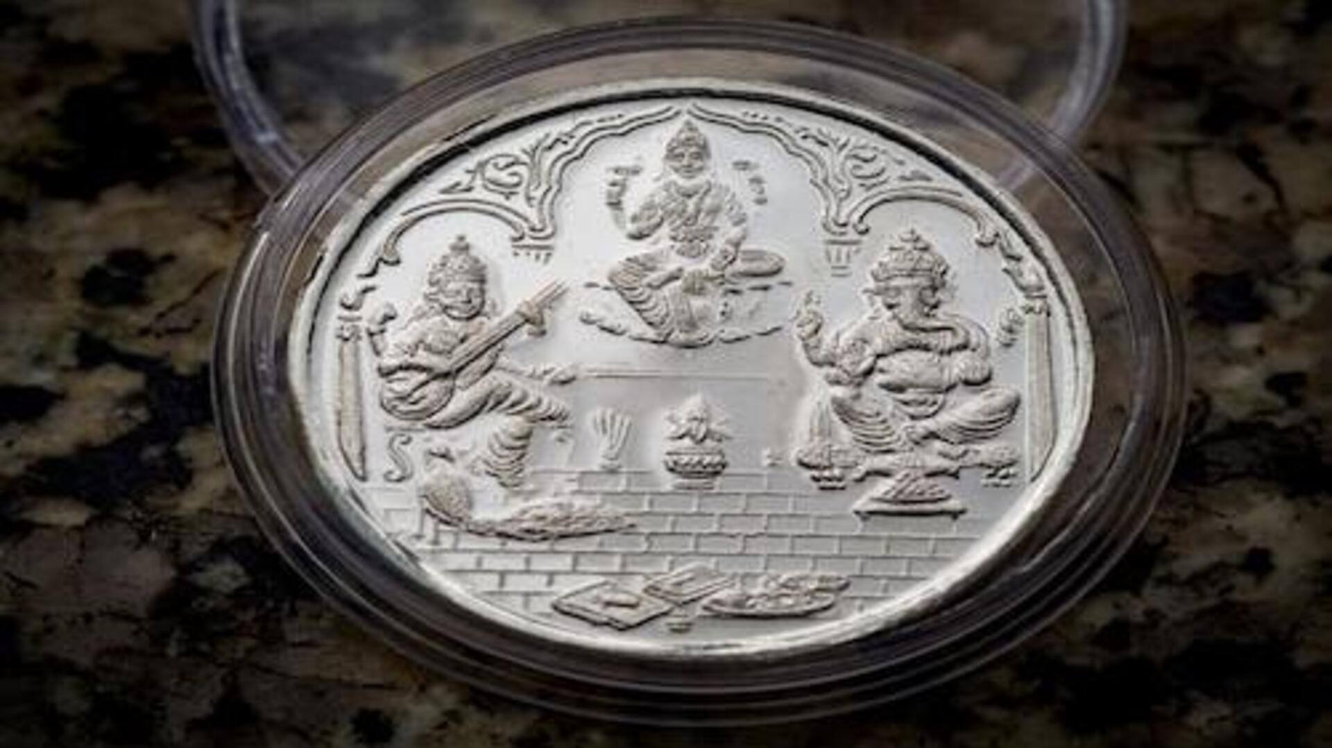 Silver Price: వాయమ్మో.. ఇక ఏం కొంటాం.. సరికొత్త రికార్డును తిరగరాసిన వెండి ధరలు.. కిలో ఎంతంటే? Silver Price: వాయమ్మో.. ఇక ఏం కొంటాం.. సరికొత్త రికార్డును తిరగరాసిన వెండి ధరలు.. కిలో ఎంతంటే?