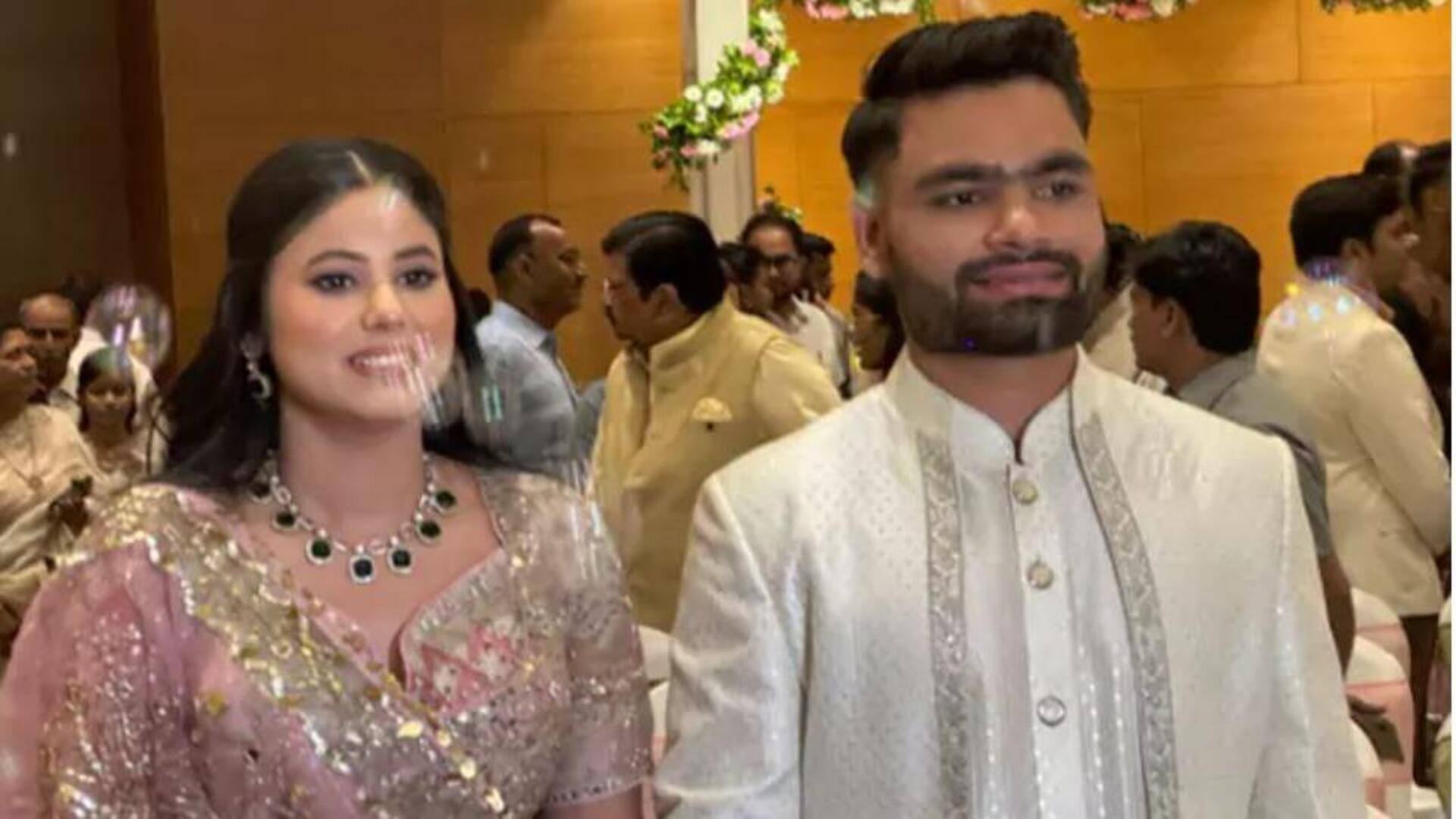 Rinku Singh: వైభవంగా భారత క్రికెటర్ రింకు సింగ్, ఎంపీ ప్రియ సరోజ్ నిశ్చితార్థం Rinku Singh: వైభవంగా భారత క్రికెటర్ రింకు సింగ్, ఎంపీ ప్రియ సరోజ్ నిశ్చితార్థం