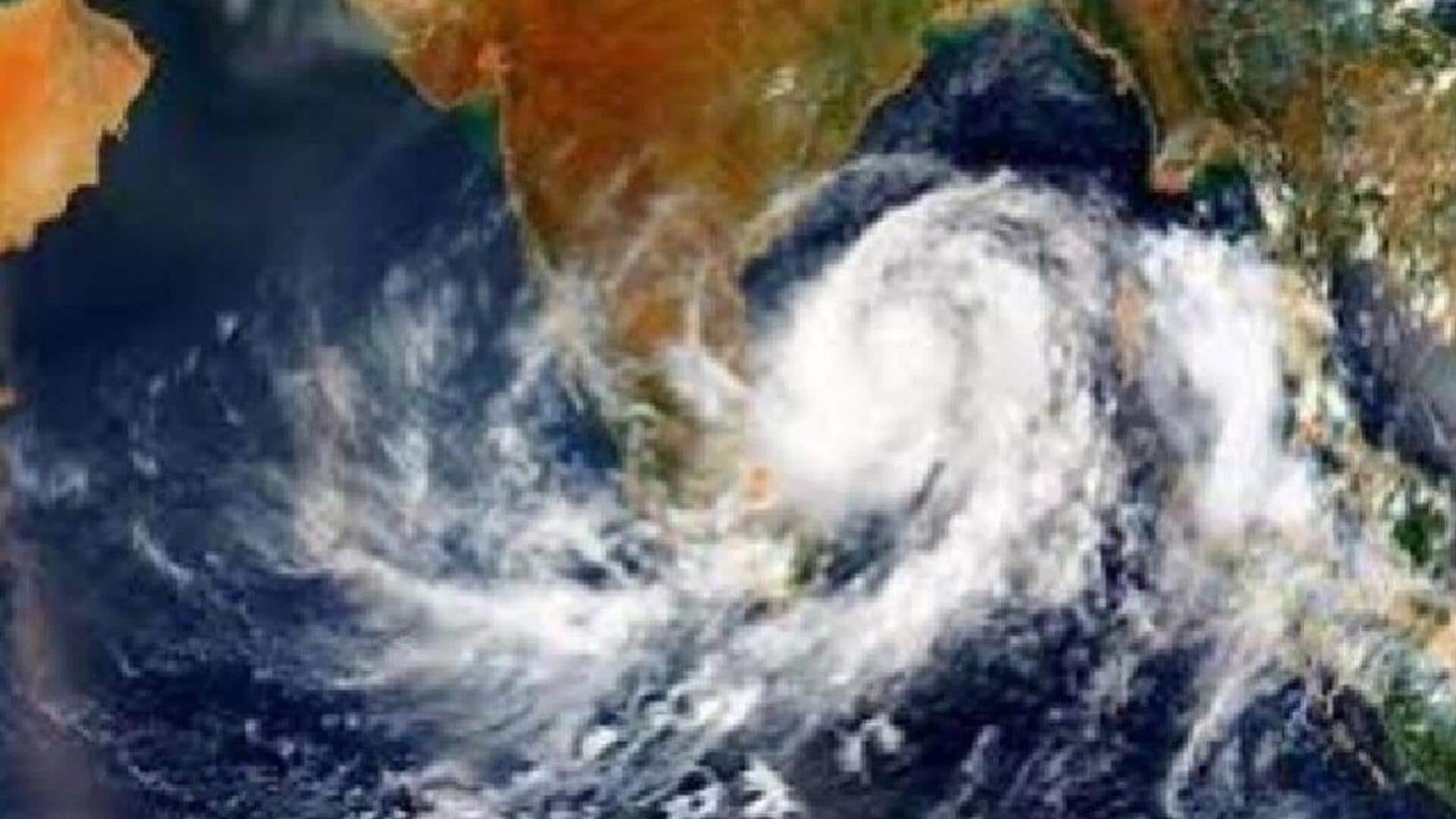 Andhra News: బంగాళాఖాతంలో తీవ్ర అల్పపీడనం.. హోంమంత్రి కీలక ఆదేశాలు Andhra News: బంగాళాఖాతంలో తీవ్ర అల్పపీడనం.. హోంమంత్రి కీలక ఆదేశాలు