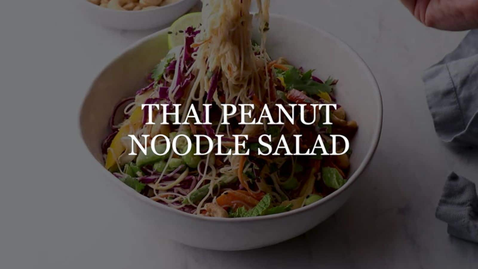 สลัดบะหมี่ถั่วลิสงเผ็ดแบบไทย