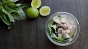 สลัดผักใบโหระพากับน้ำสลัดมะนาวแซ่บ