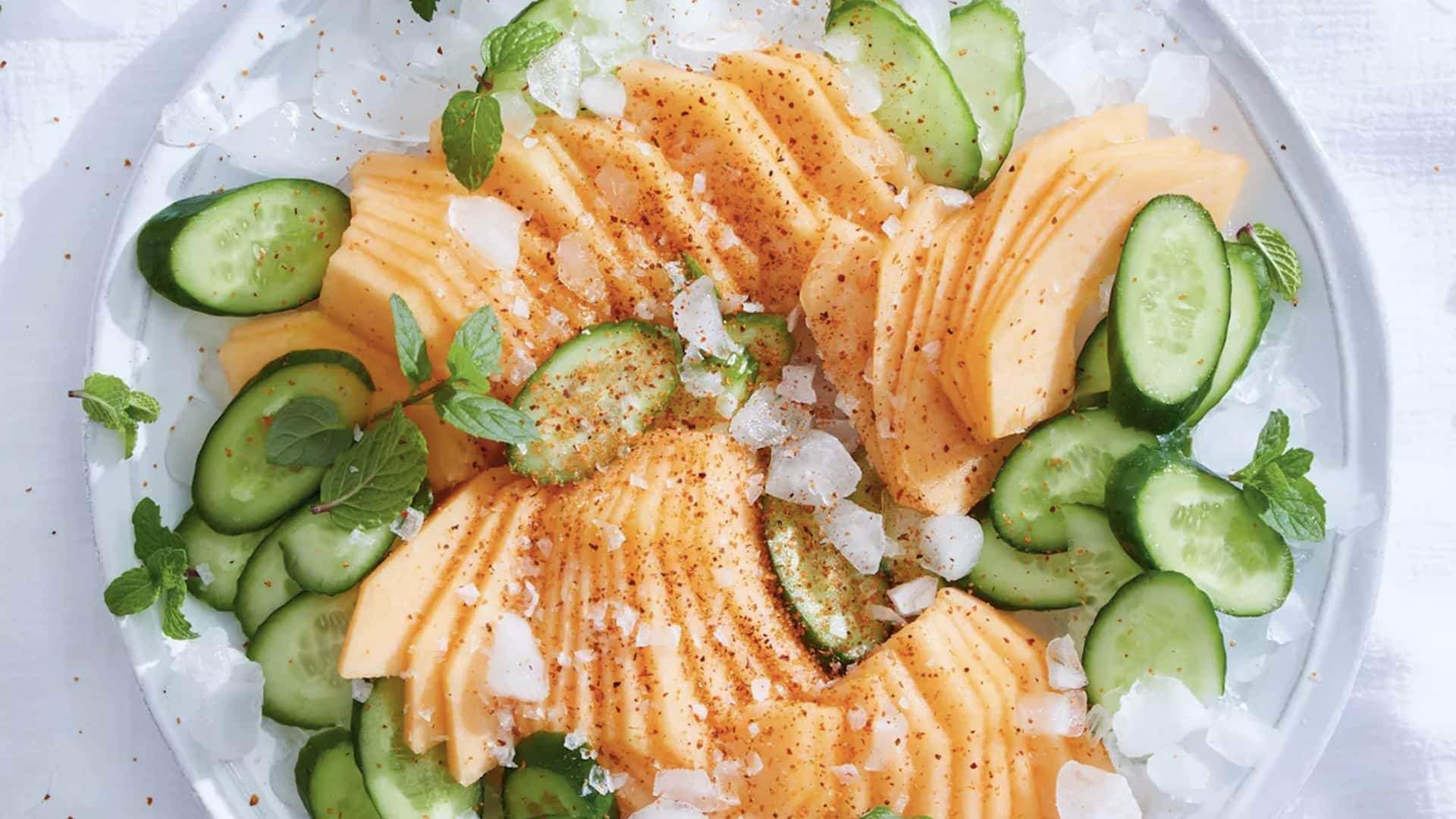 สลัดแตงกวาสดสะระแหน่และมะนาว