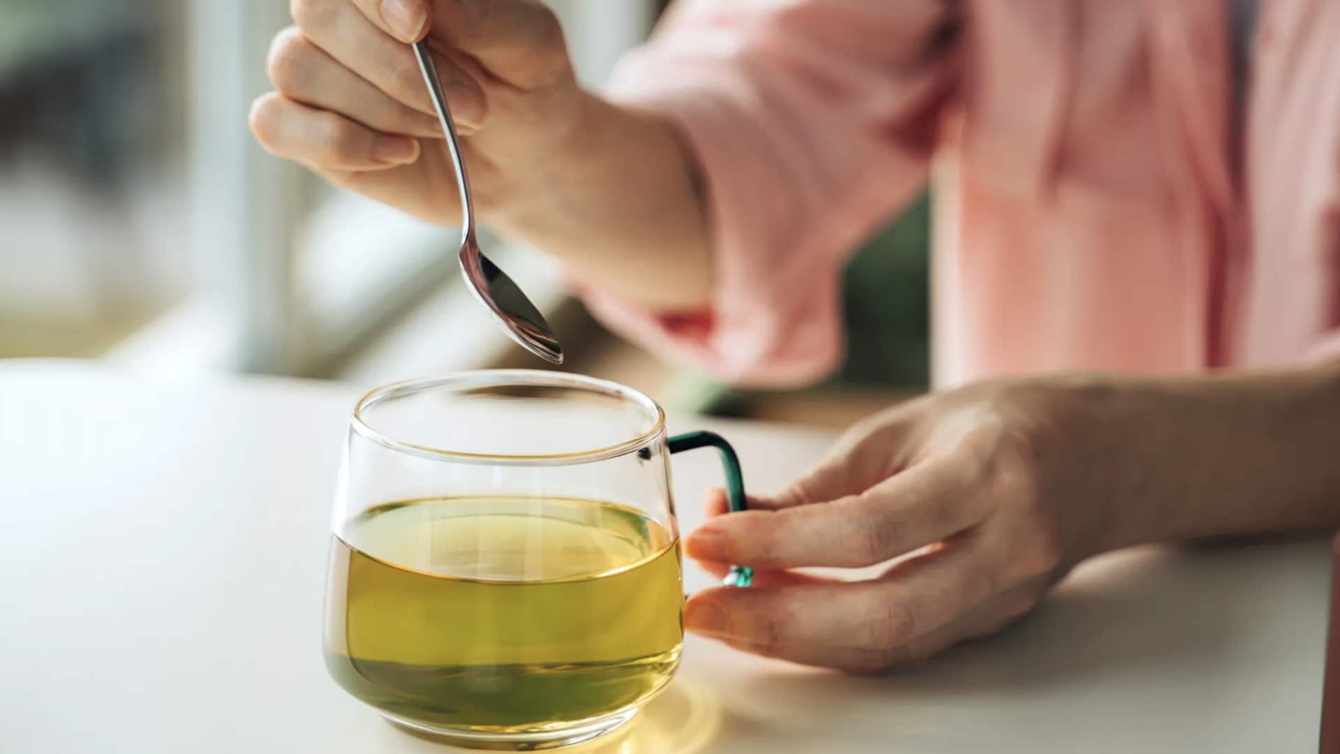 เปลี่ยนใบชาที่เหลือใช้ให้กลายเป็นประโยชน์น่าทึ่ง