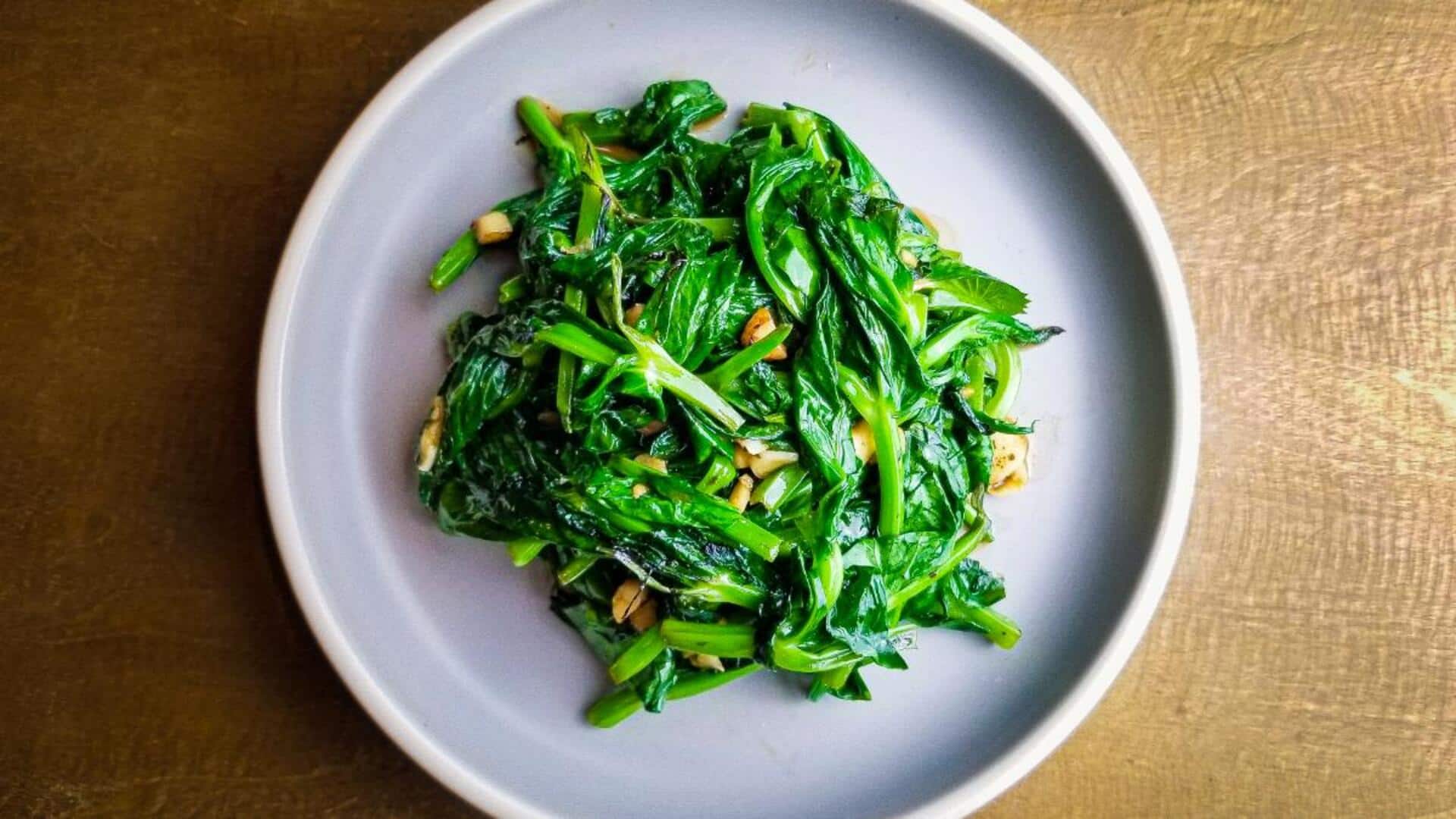 ผัดยอดถั่วลันเตา เมนูมังสวิรัติทำง่าย อร่อยเร็วทันใจ 