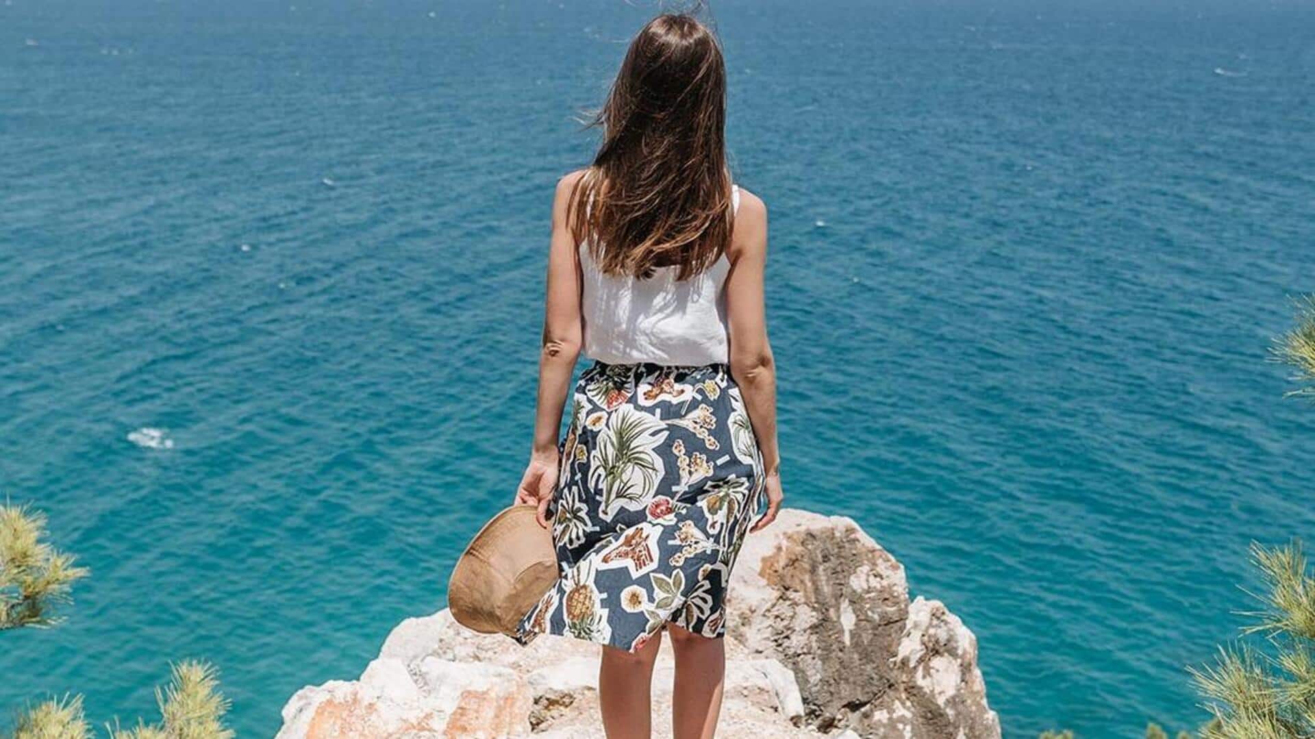 5 ลุคสุดเก๋ที่แมตช์กับกระโปรงผ้าพันคอลายดอกไม้ได้อย่างลงตัว 