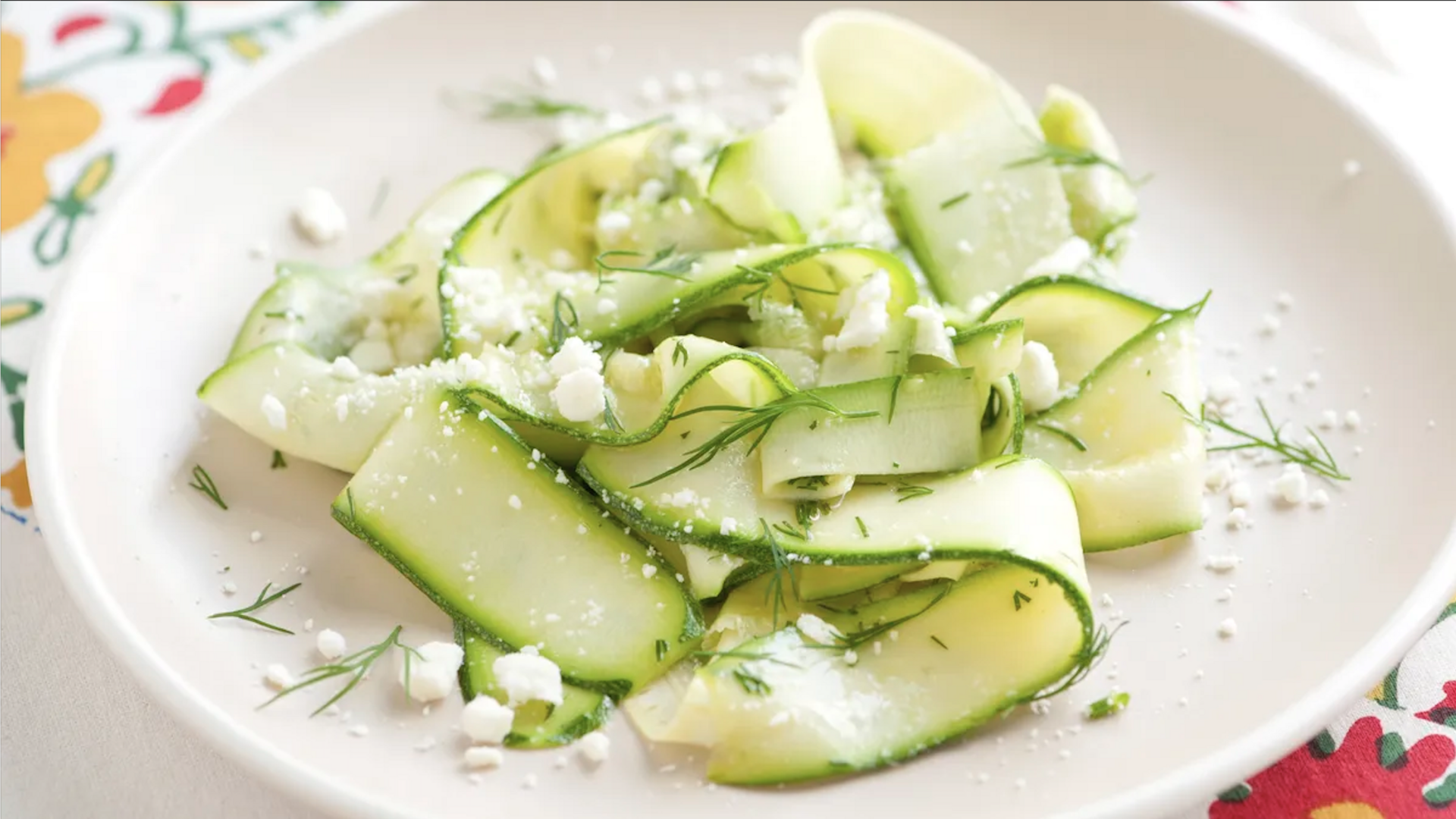 เมนูสลัดซูกินีริบบอนกับน้ำสลัดเลมอนป๊อปปี้