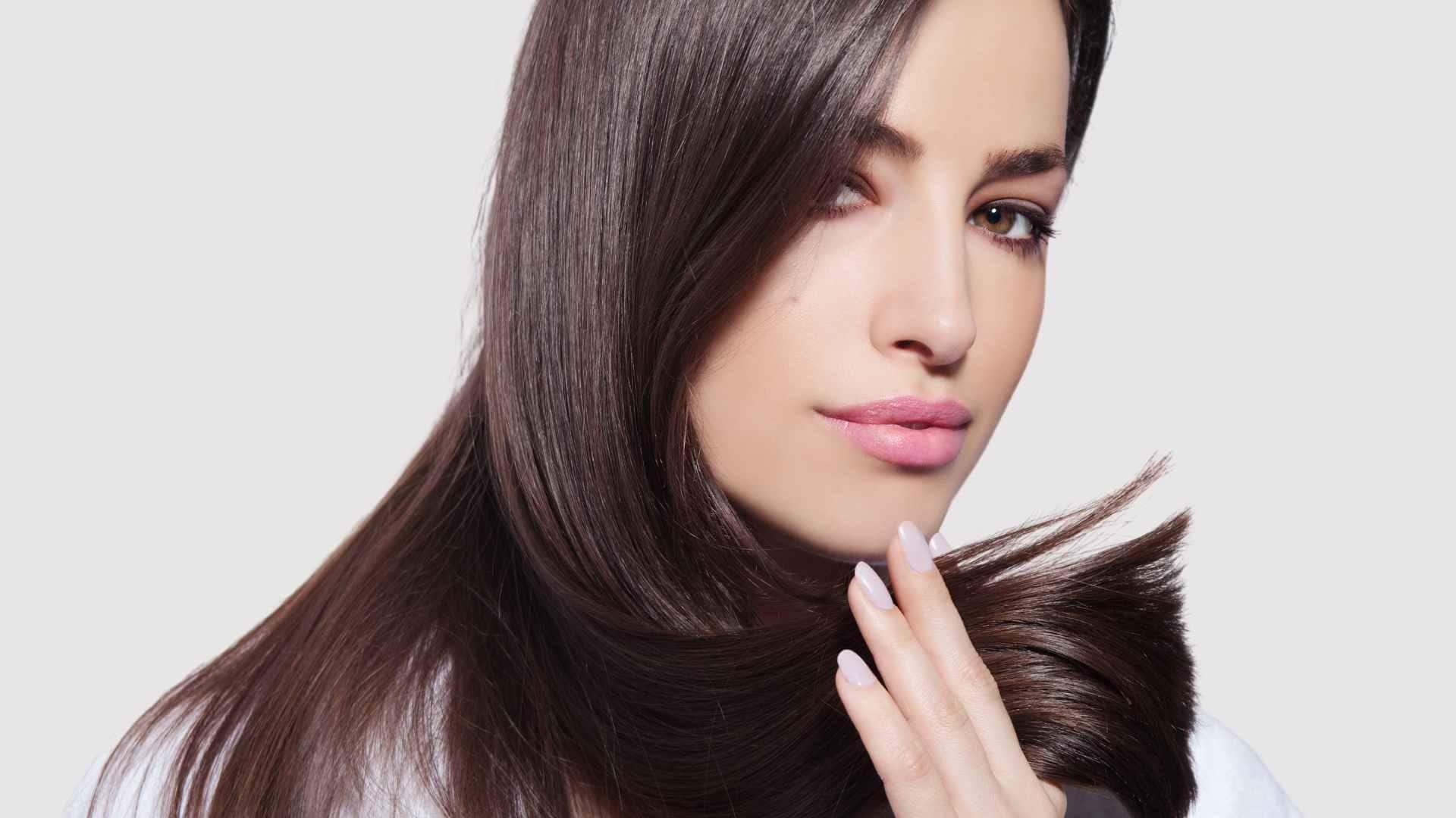 วิธีถนอมความเงางามของผมด้วยการเช็ดอย่างอ่อนโยน