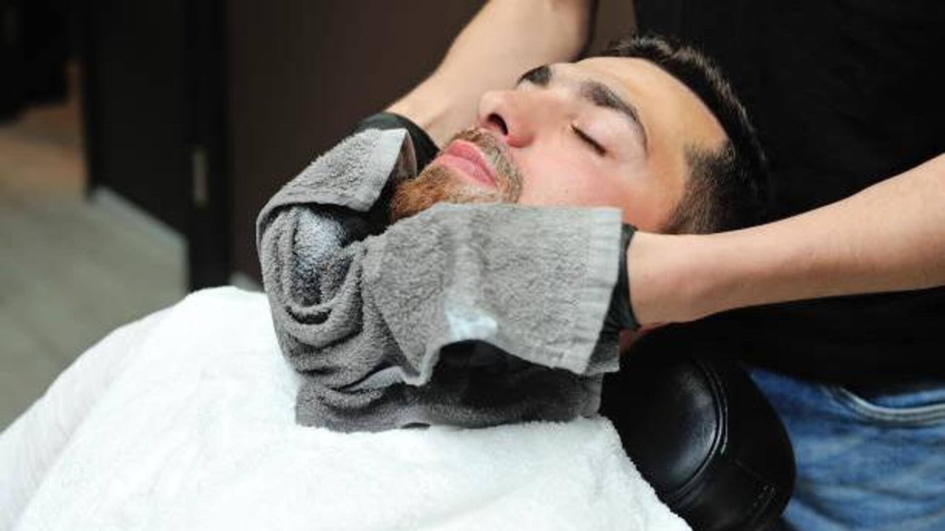 วิธีคลายความตึงเครียดของกล้ามเนื้อด้วยผ้าขนหนูอุ่น