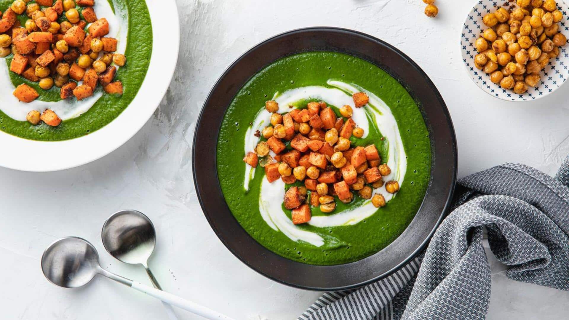 ซุปถั่วลิสงและผักโขม สูตรมังสวิรัติสุดละมุน