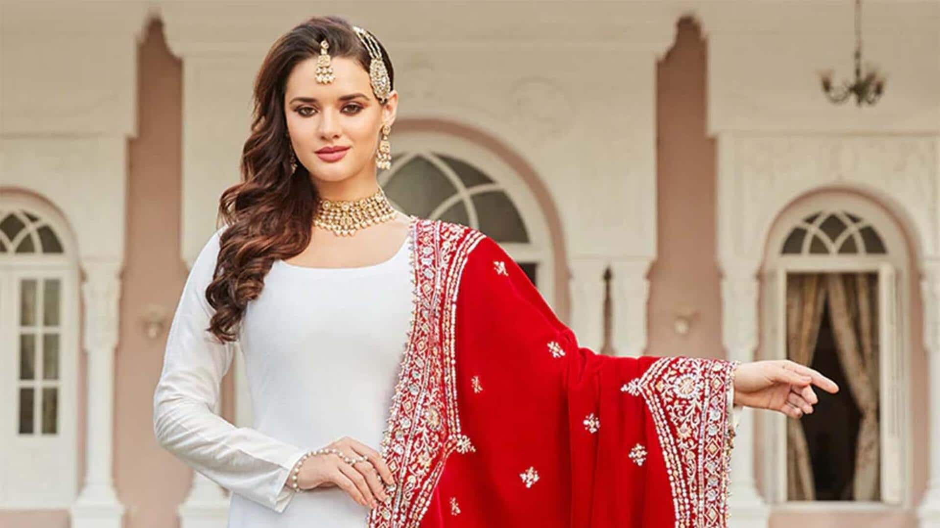 5 สไตล์ชุดชูรีดาร์แมตช์กับผ้าคลุมไหมพรมได้อย่างลงตัว