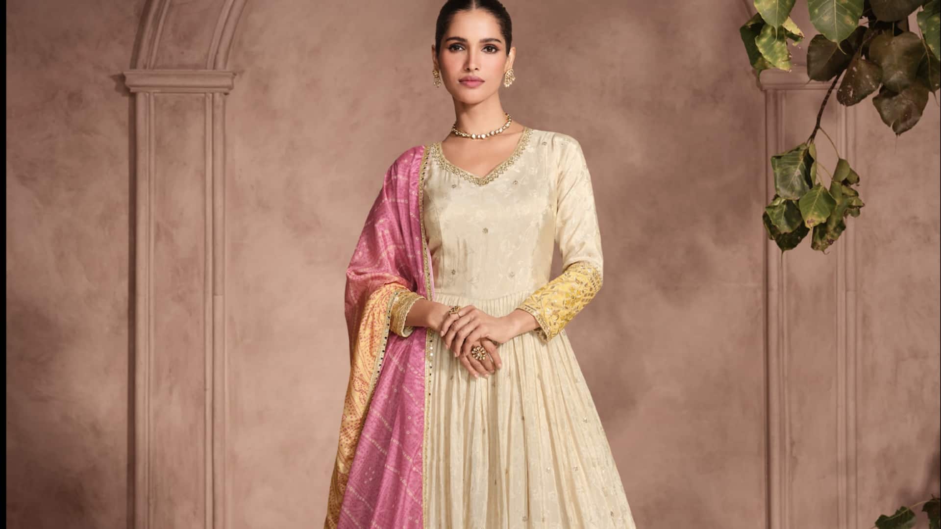 5 สไตล์อนาร์คาลีแมตช์ผ้าคลุมได้ลงตัว