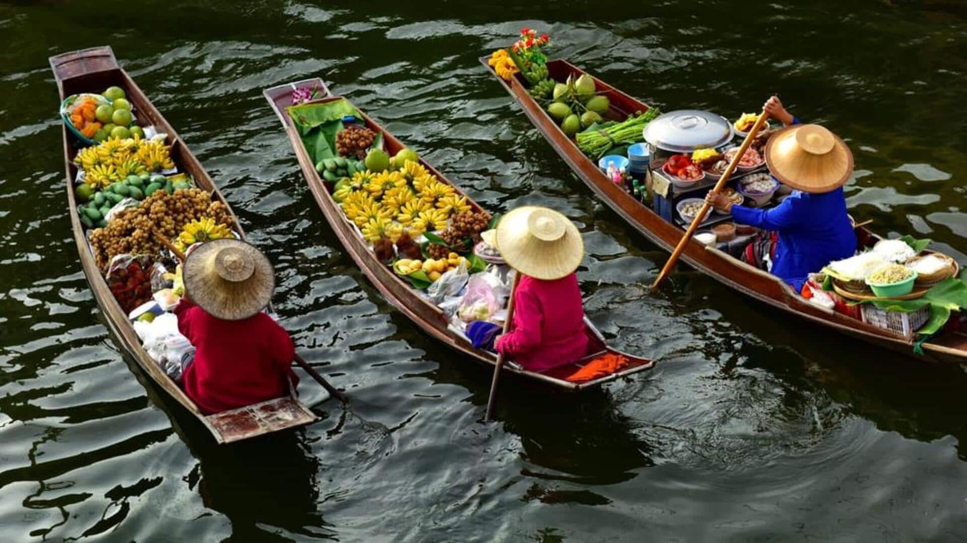 ตลาดน้ำและคลองอันเงียบสงบในพัทยา