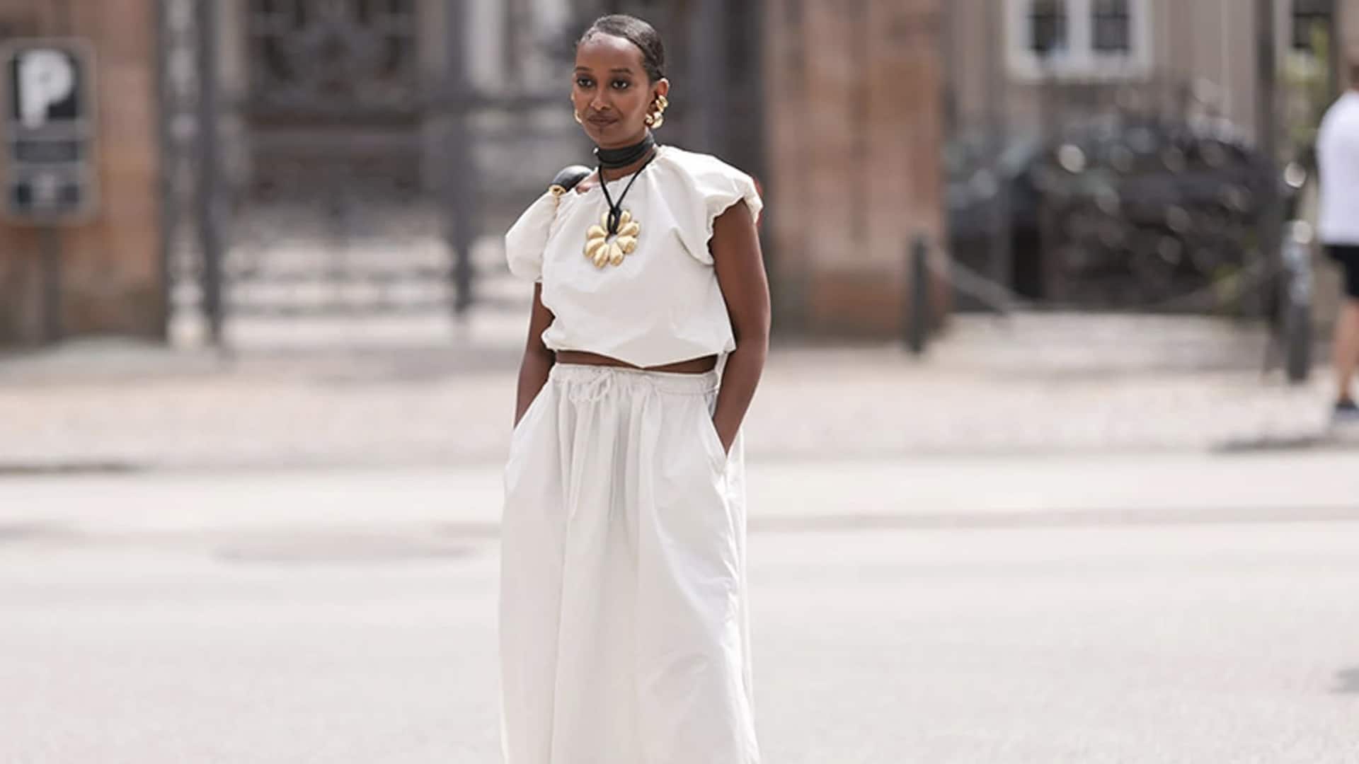 5 สไตล์แมตช์กระโปรงเอวสูงให้ดูชิคทุกวัน