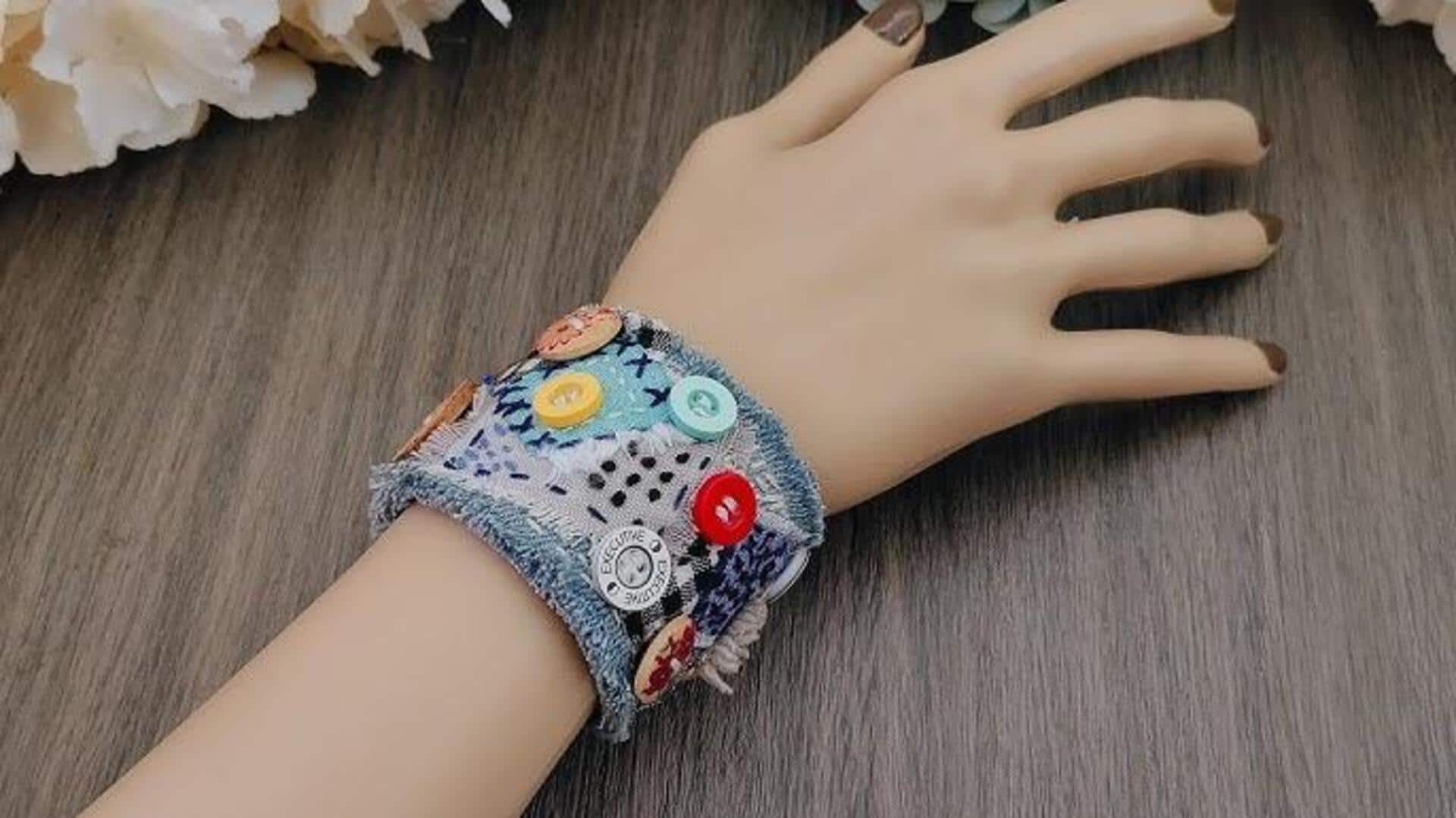 DIY สร้อยข้อมือสุดเก๋จากเศษผ้าเหลือใช้ 