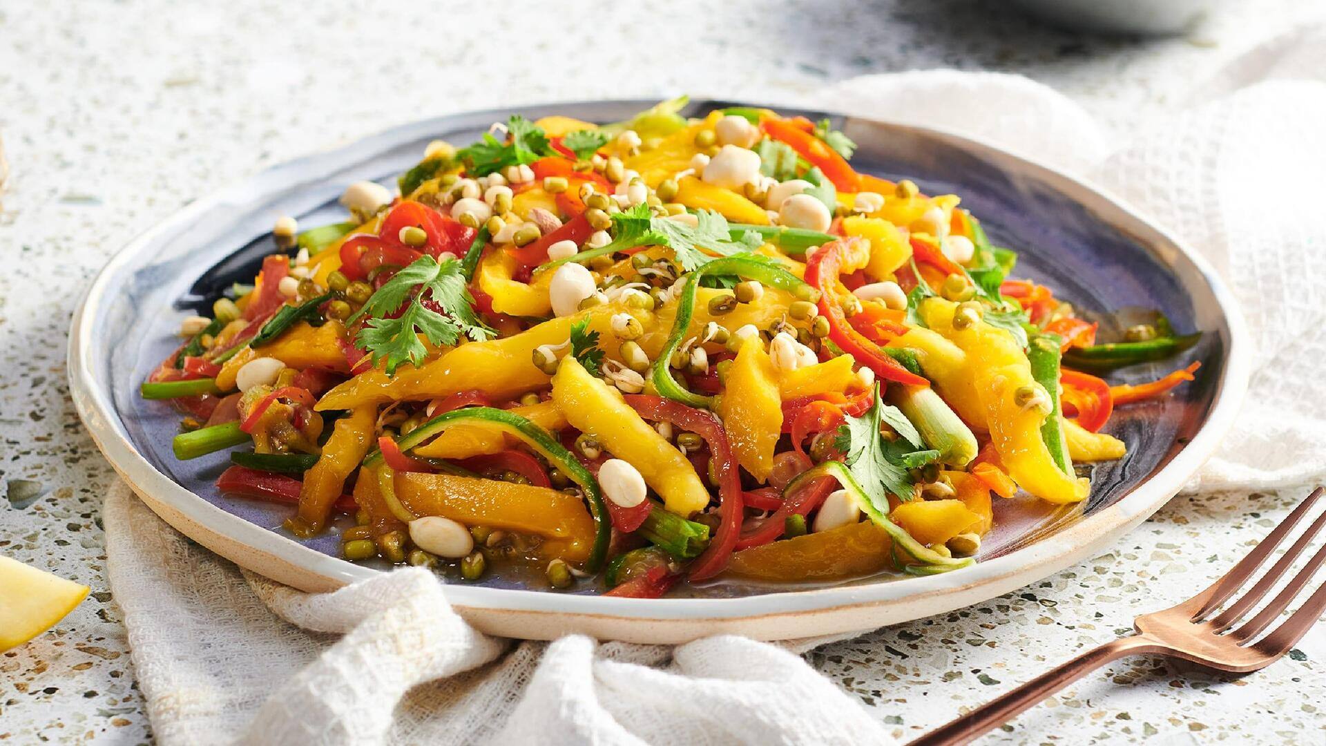 สลัดถั่วงอกวิงก์รสเผ็ด เมนูสดกรอบที่ต้องลอง