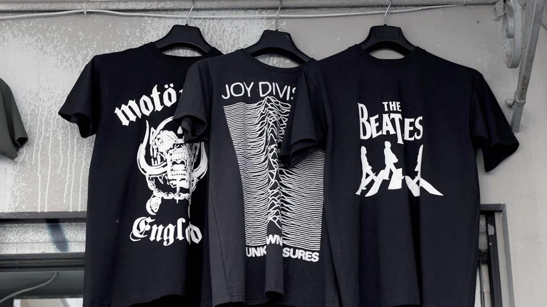 เสื้อยืดกราฟิกกับสไตล์ที่เข้ากันได้ดี เสื้อยืดกราฟิกกับสไตล์ที่เข้ากันได้ดี