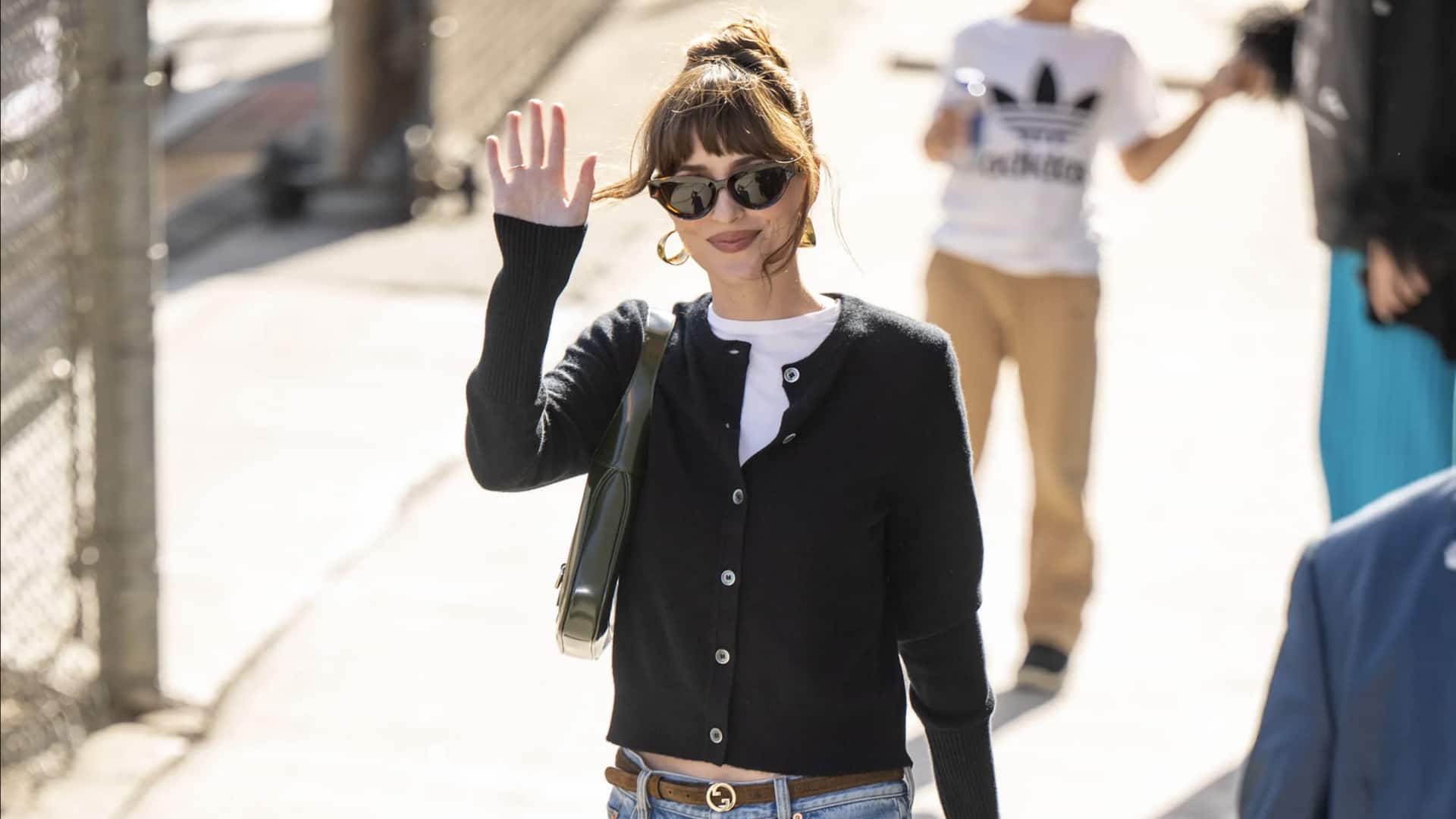 5 สไตล์แฟชั่นที่เข้ากับเสื้อคาร์ดิแกนตัวยาว