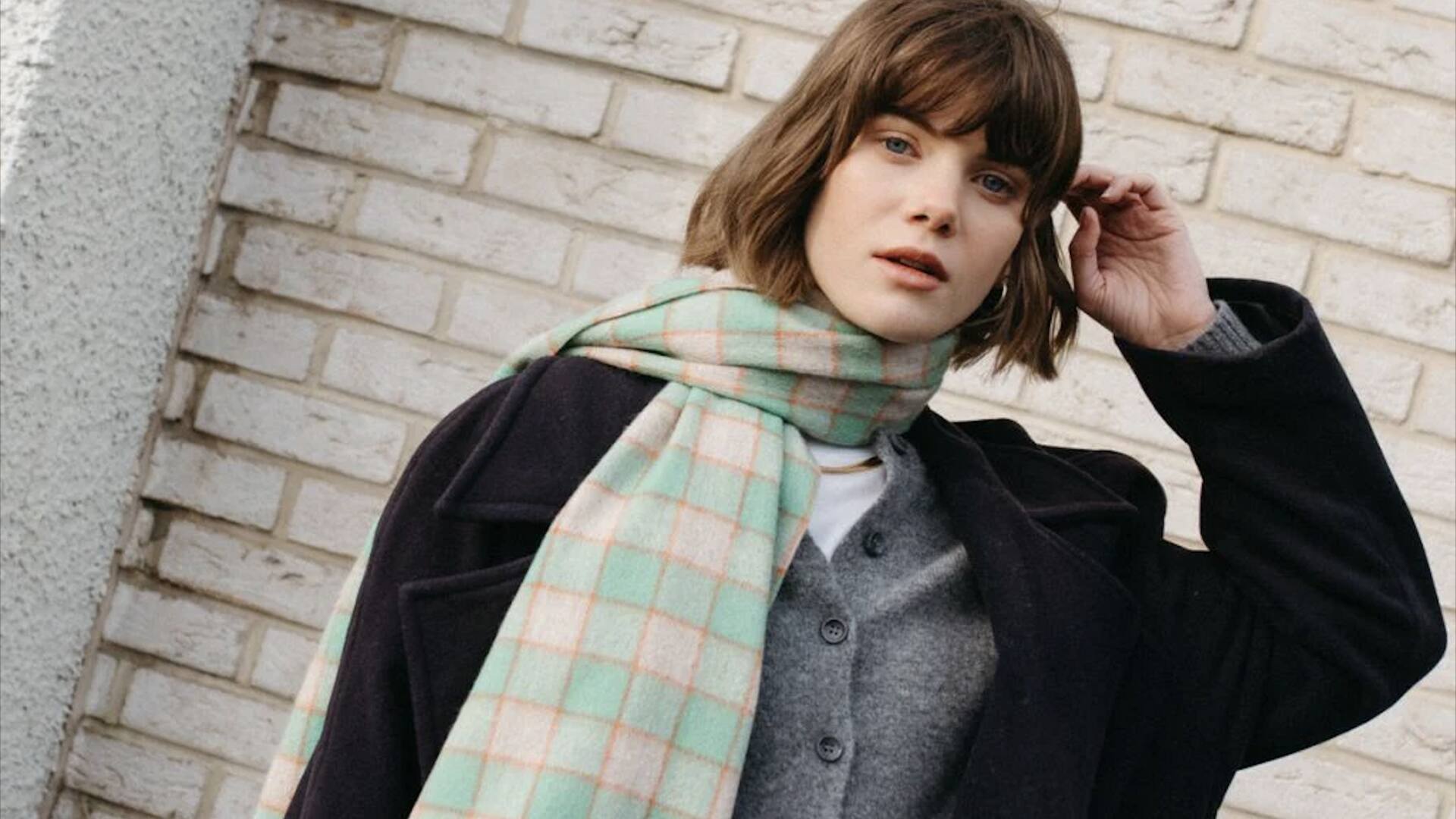 5 สไตล์แมตช์ผ้าพันคอเช็คอย่างลงตัว