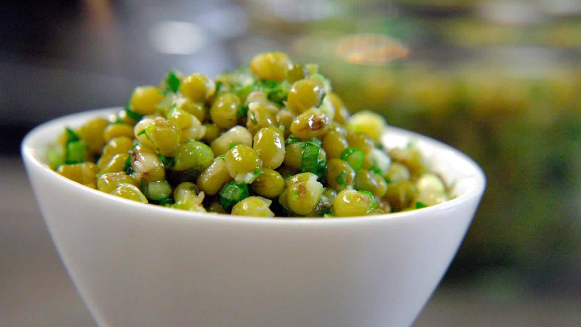 สลัดถั่วเขียวเย็นกับน้ำยำตะไคร้สุดแซ่บ 