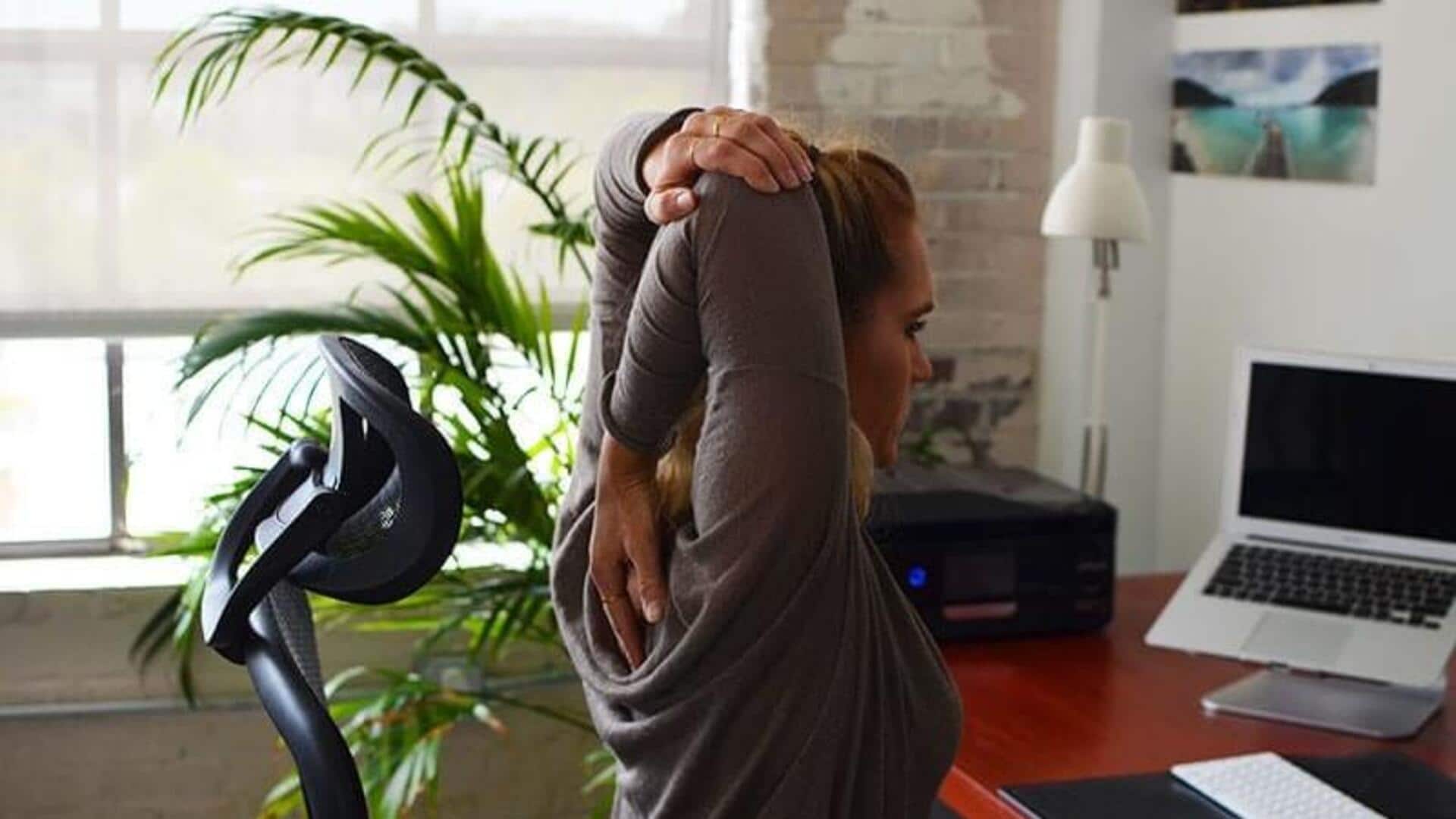 5 วิธีปลุกความตื่นตัวให้ร่างกาย ด้วยการออกกำลังกายง่ายๆ ที่โต๊ะทำงาน