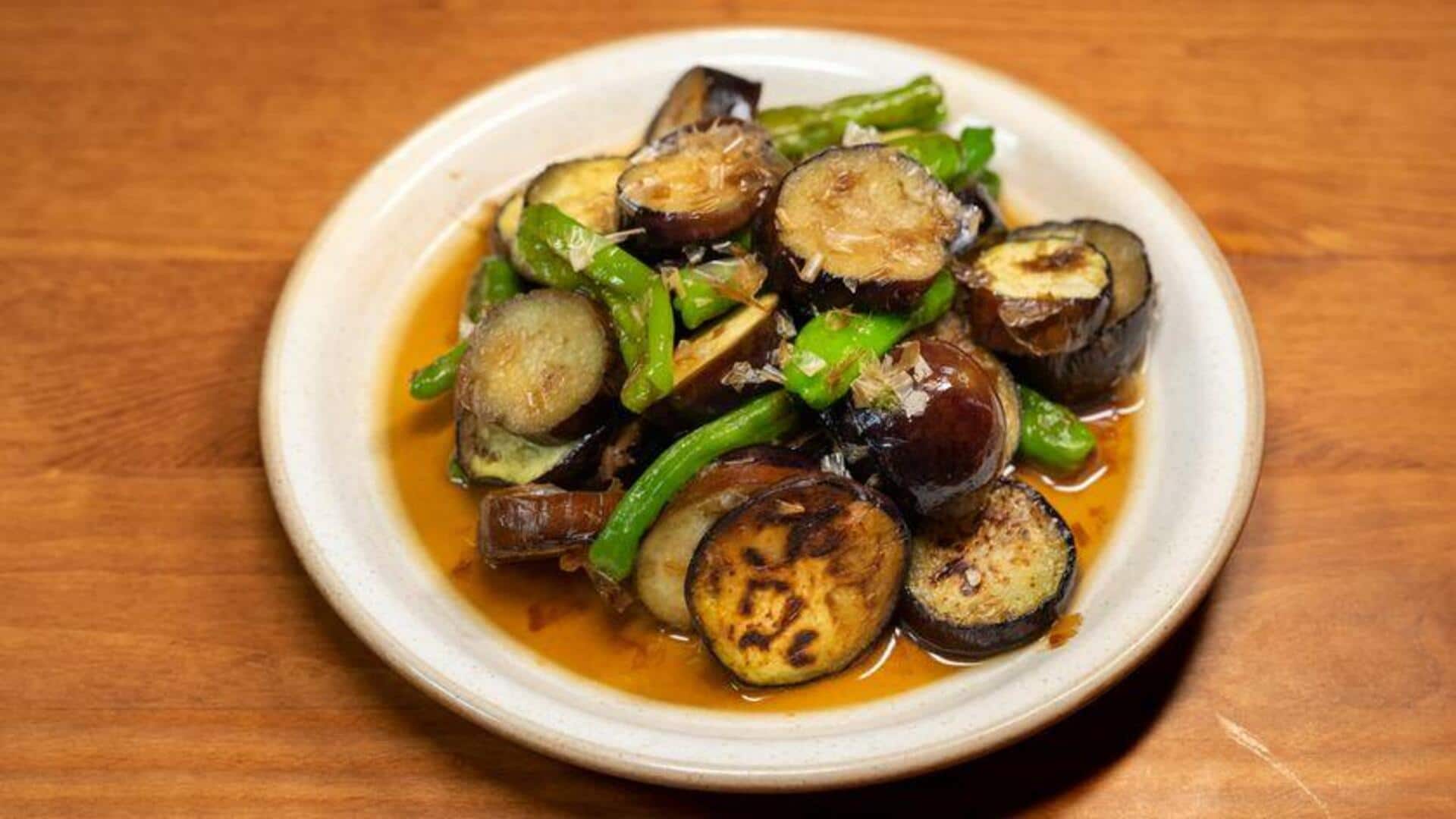 ผัดมะเขือเปราะกับโหระพา รสชาติเย้ายวนใจ