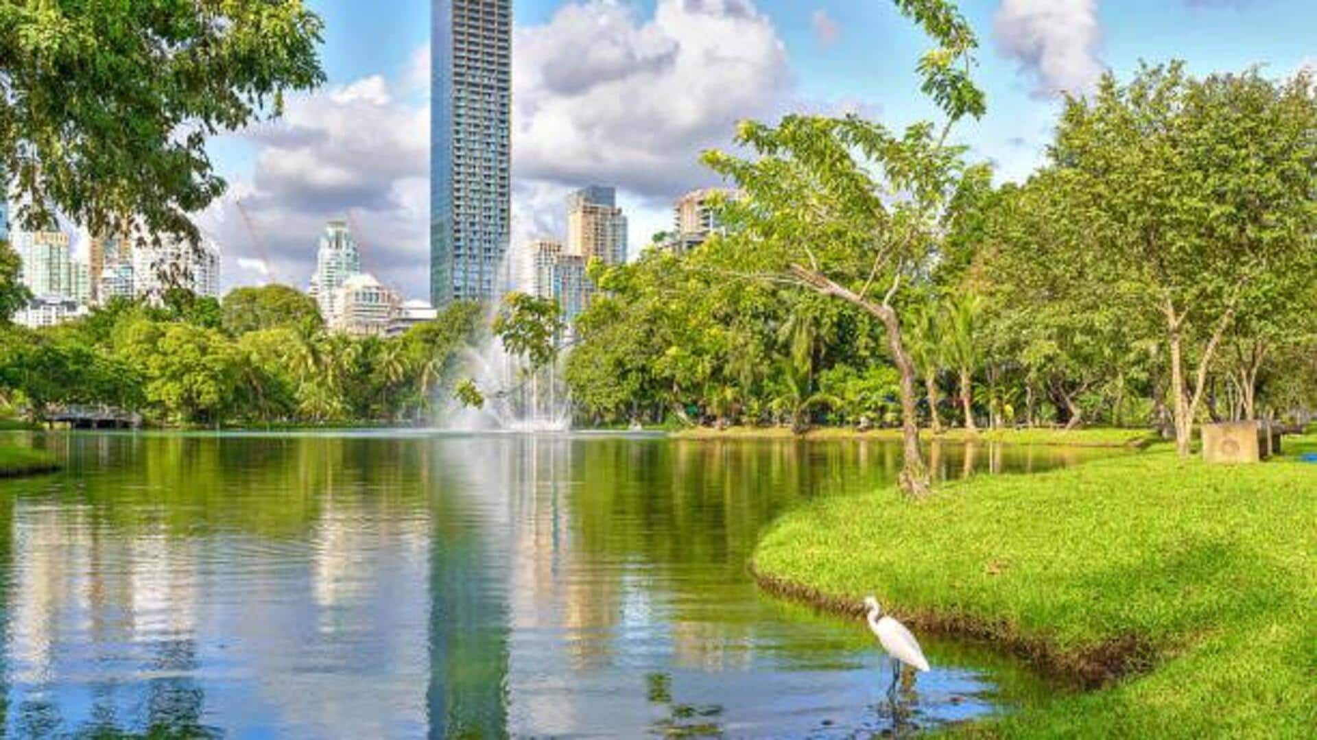 เดินเล่นในสวนสาธารณะใจกลางกรุงเทพฯ เดินเล่นในสวนสาธารณะใจกลางกรุงเทพฯ
