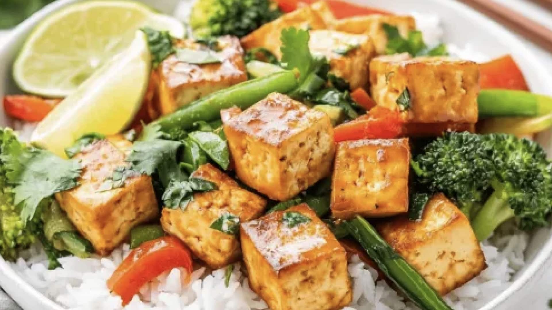 ผัดเต้าหู้ตะไคร้ สูตรมังสวิรัติกลิ่นหอมแบบไทยแท้