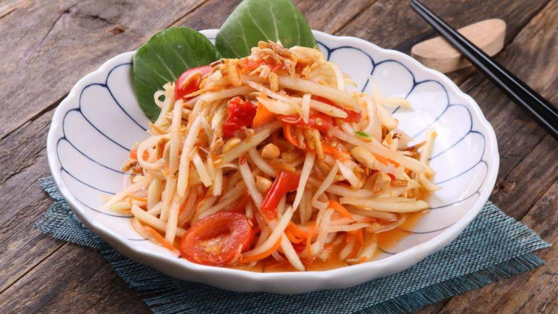 สลัดแปะก๊วยน้ำข้นรสเผ็ดกับน้ำสลัดเปรี้ยว