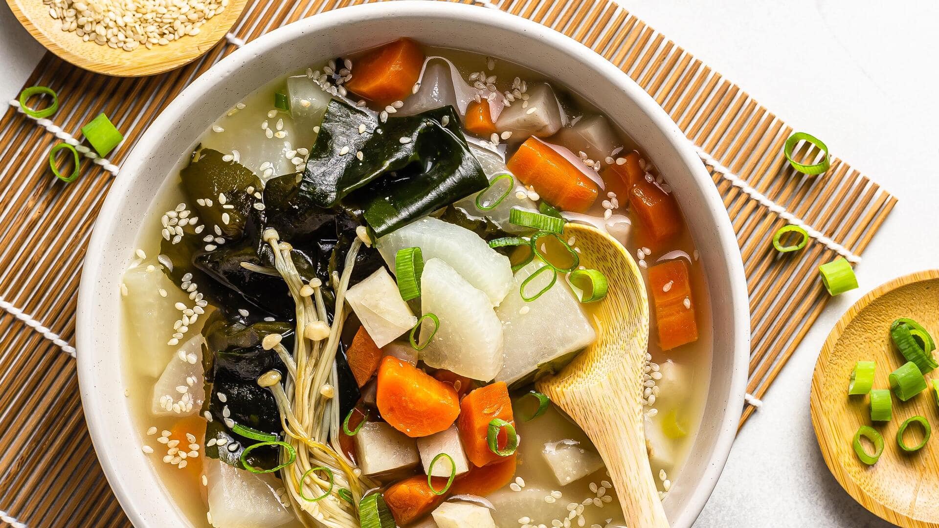 สูตรซุปมิโซะวีแกนกับสาหร่ายและเต้าหู้ ทำง่าย อร่อยได้สุขภาพ สูตรซุปมิโซะวีแกนกับสาหร่ายและเต้าหู้ ทำง่าย อร่อยได้สุขภาพ