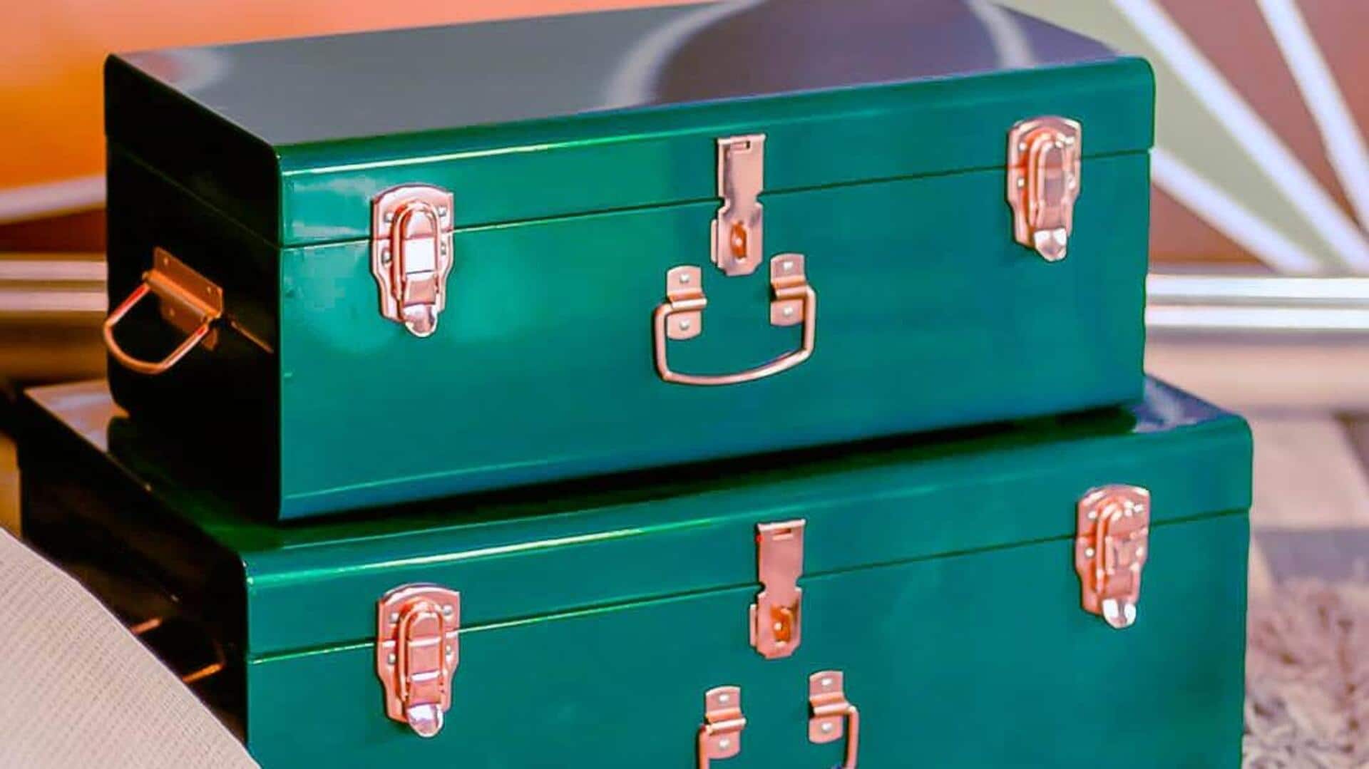 ไอเดียรีไซเคิล: กระเป๋าเดินทางเก่ากลายเป็นที่เก็บของสุดชิค 