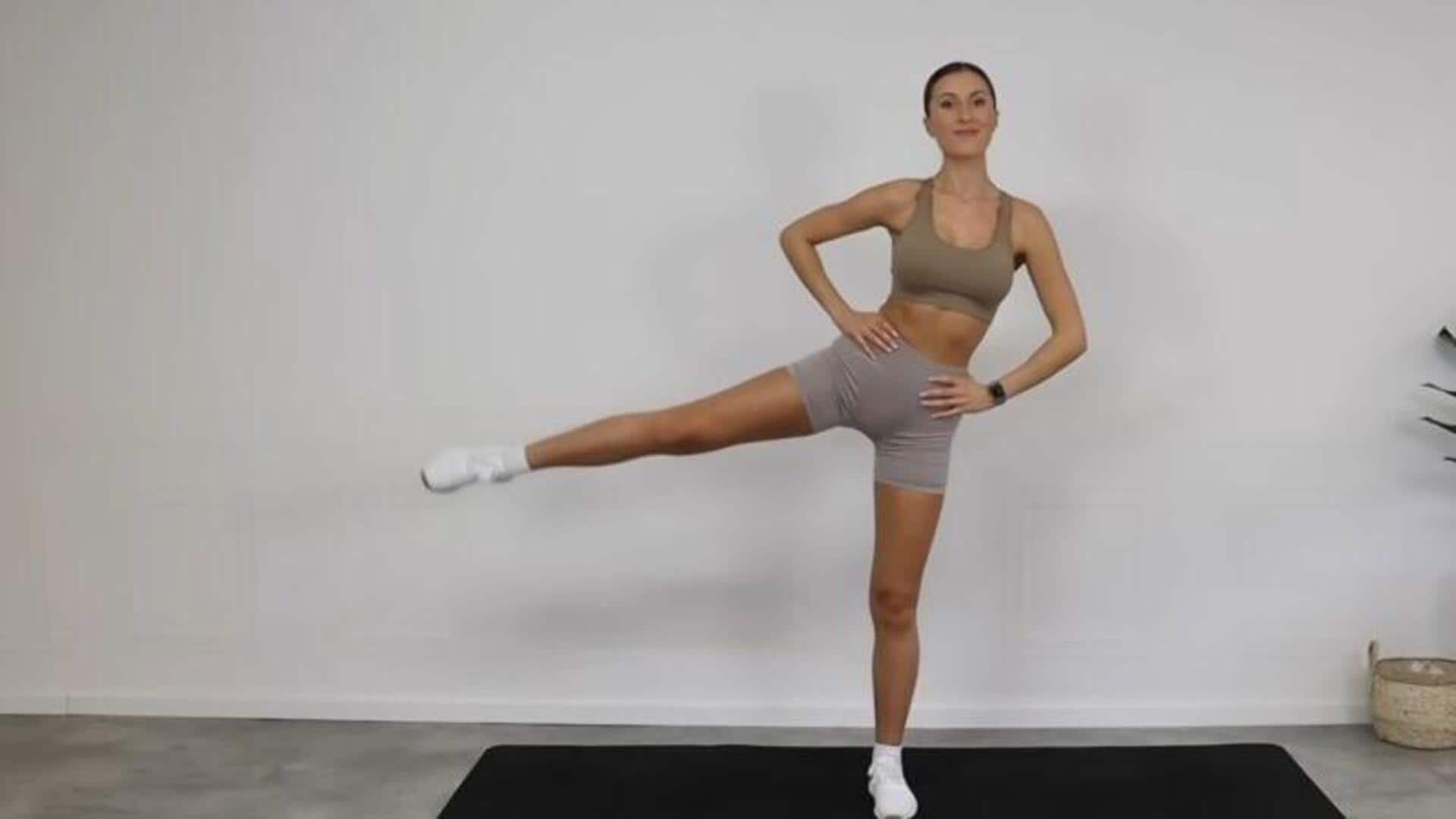 ยกข้างแบบยืน เสริมความแข็งแรงต้นขาด้านใน