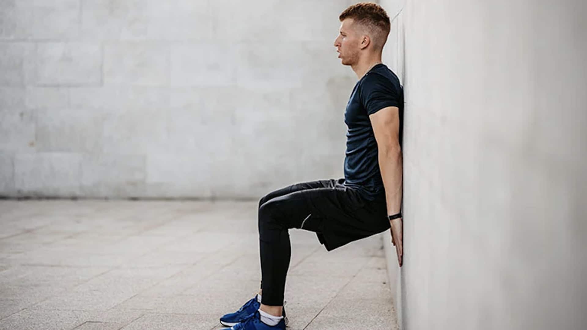 วอลล์ซิทเพื่อขาที่แข็งแรงและอึดขึ้น: เทคนิคที่คุณต้องลอง