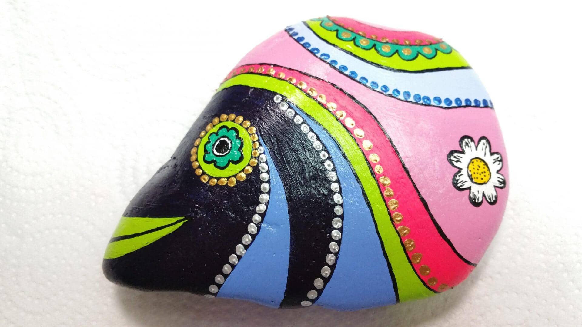 วาดภาพบนหินเพื่อคลายเครียดอย่างมีสติ