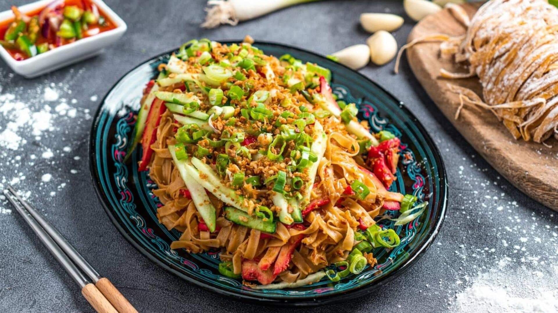 เมนูฟักขนน้ำผัดเส้น ใส่ถั่วลิสงและผักชีฝรั่ง