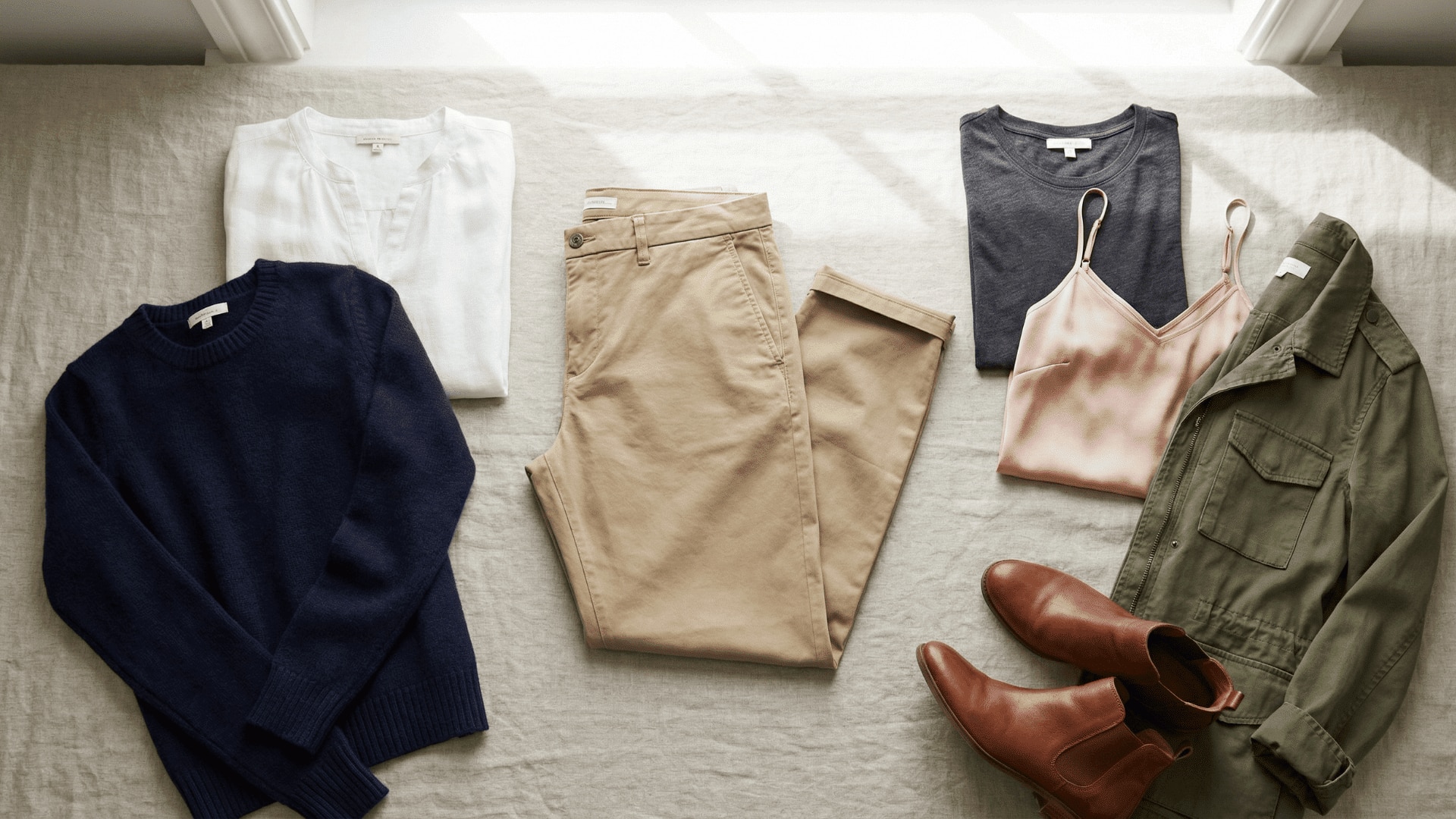 5 ลุคแฟชั่นที่แมตช์ได้ดีกับเสื้อเชิ้ตคาคี