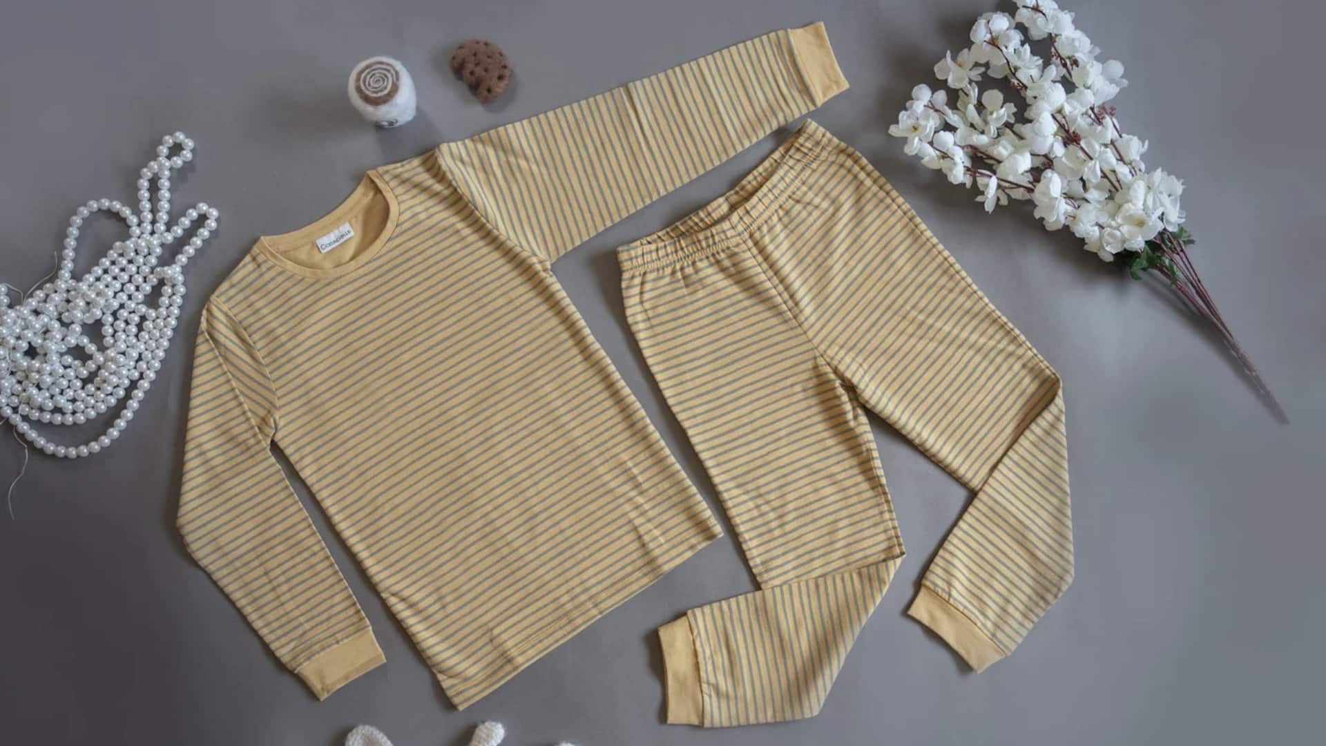 5 ลุคแฟชั่นที่แมตช์กับชุดคอร์ดแบบร่องได้ลงตัว