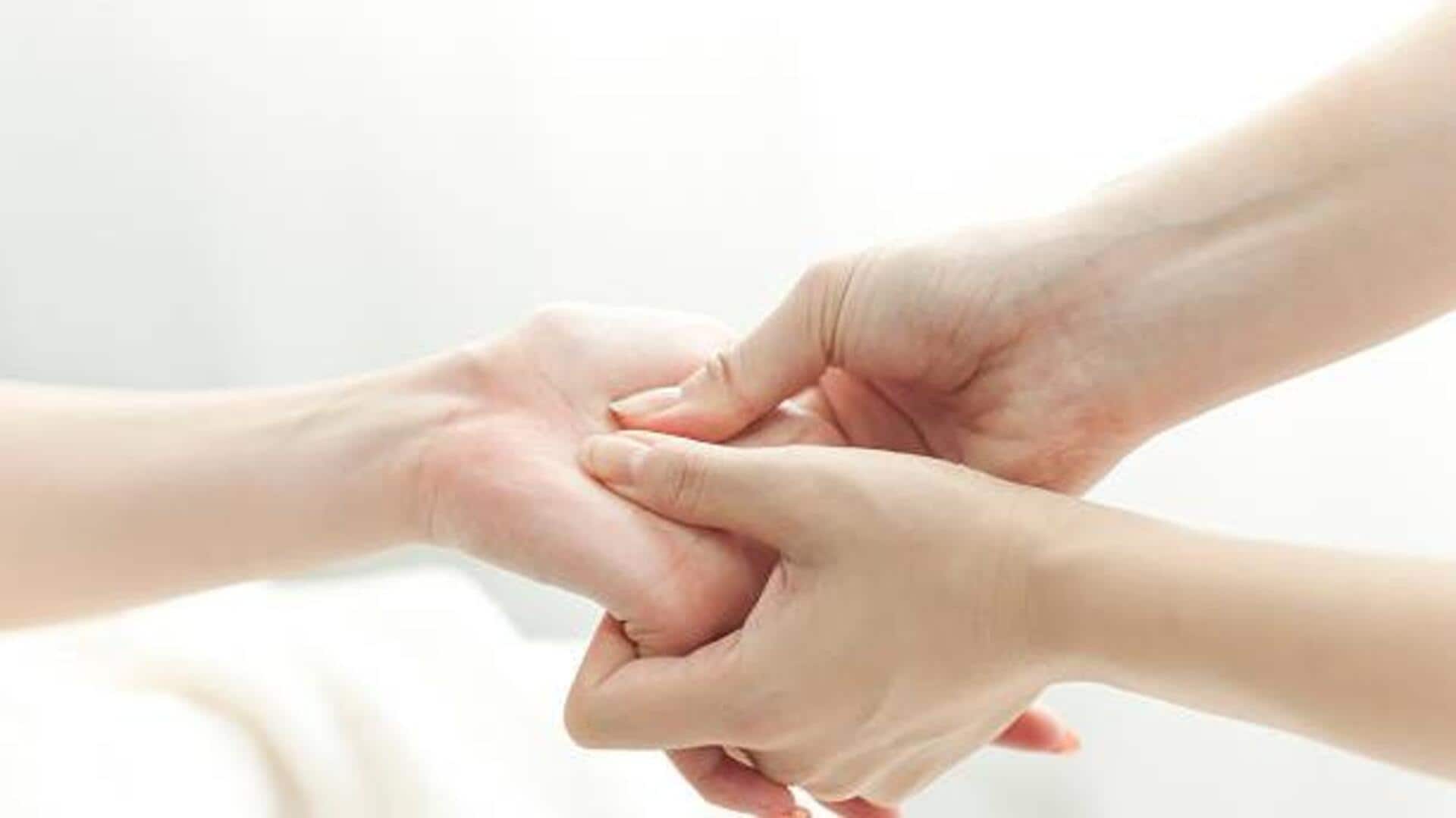 5 เทคนิคบรรเทาความตึงเครียดที่คอด้วยการนวดมือ