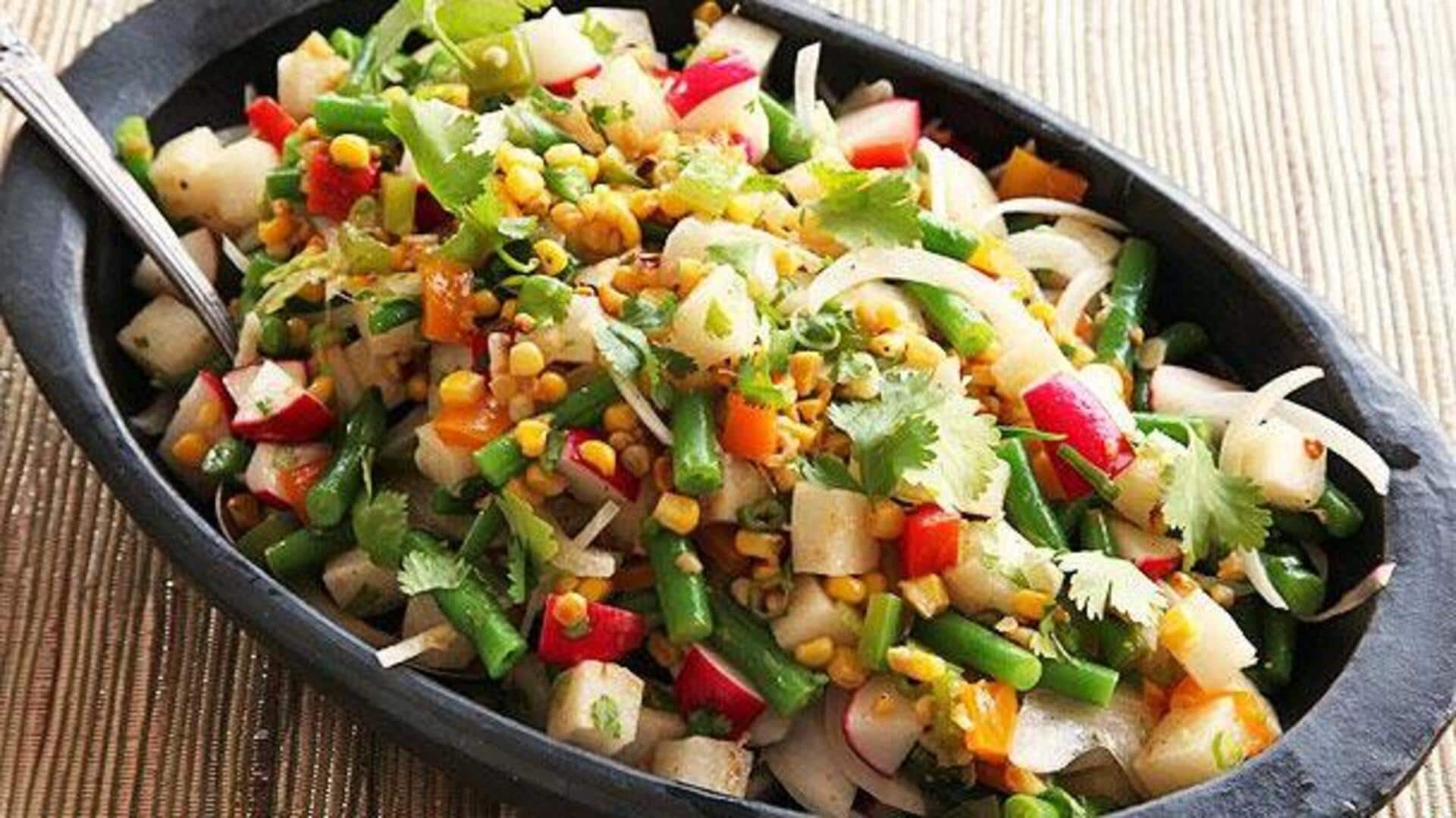 สลัดมันแกวกับถั่วลิสงคั่วบด