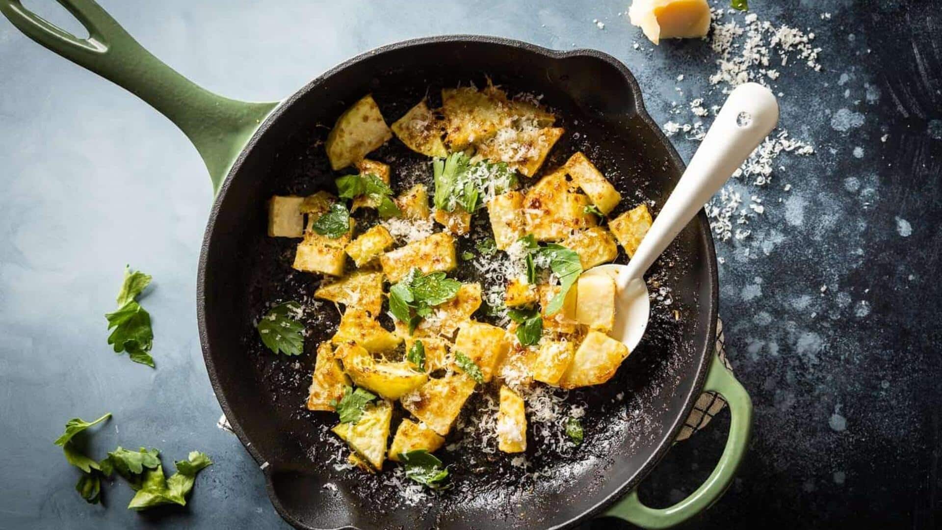 เมนูสเต็กโคลราบีอบ เสิร์ฟพร้อมน้ำสลัดผักชีเลมอน