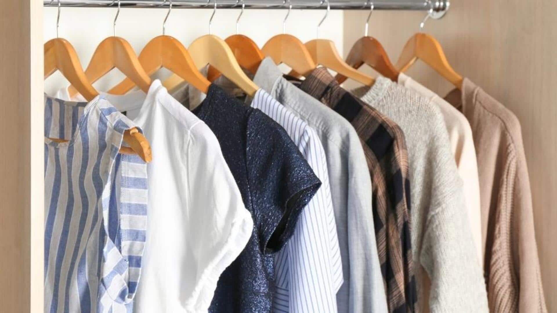 จัดการตู้เสื้อผ้าให้เรียบง่ายด้วยชุดสีที่เข้ากัน