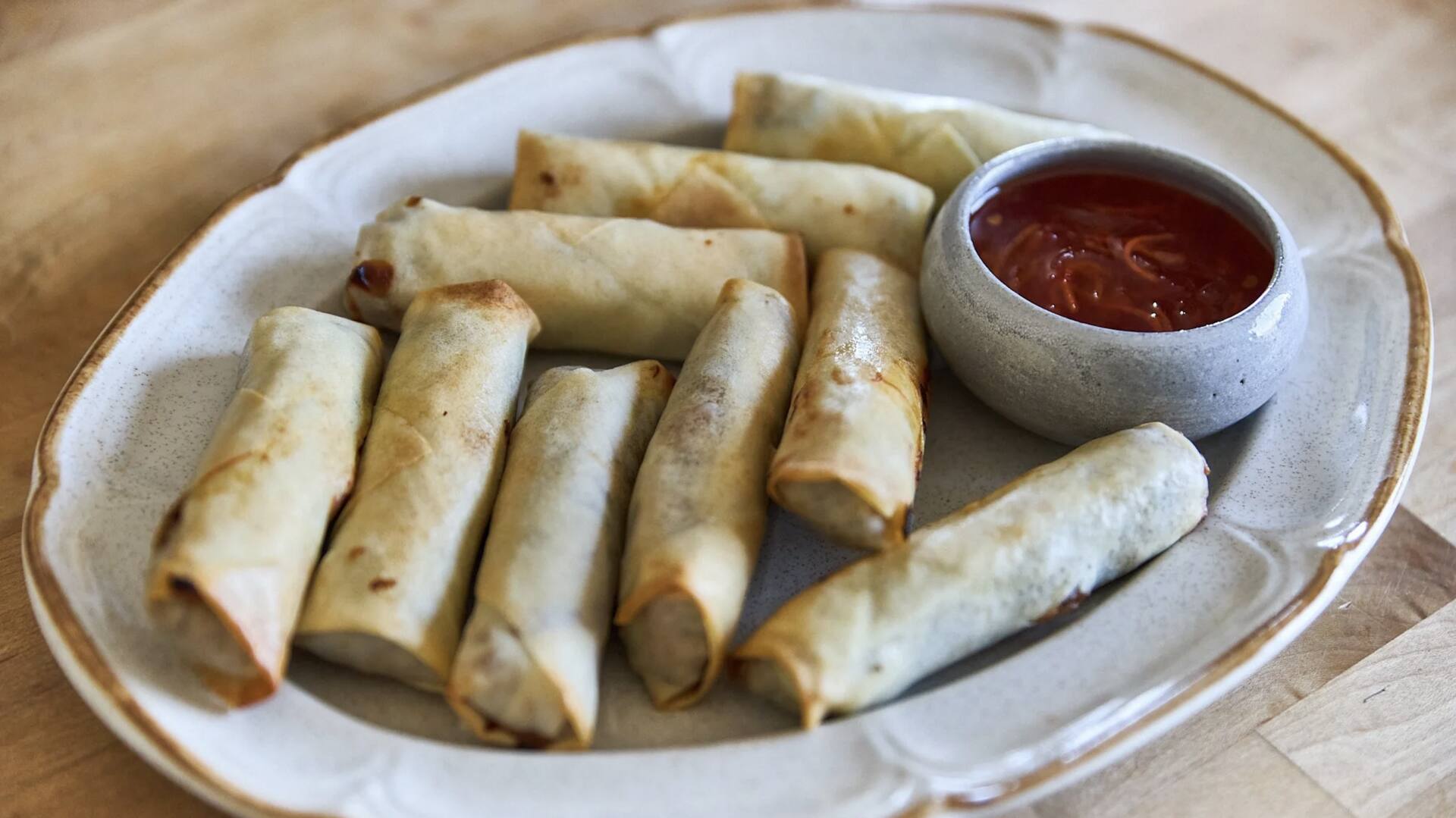 เมนูมังสวิรัติสุดคลาสสิก: โรลหน่อไม้เผือกกรอบ