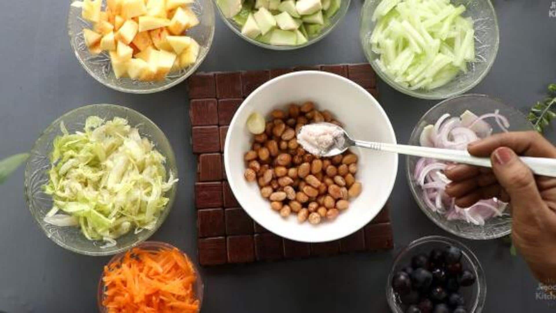 สลัดแอปเปิล สาลี่ และฝรั่ง สูตรมังสวิรัติสุดคลาสสิก