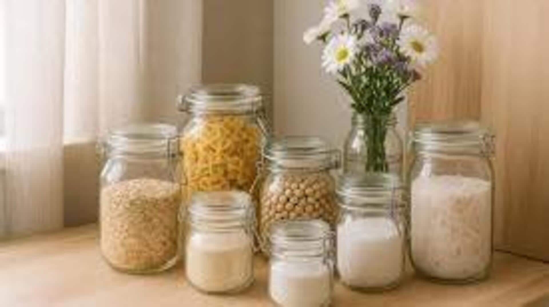 จัดระเบียบตู้กับข้าวด้วยขวดแก้วเหลือใช้แบบง่ายๆ