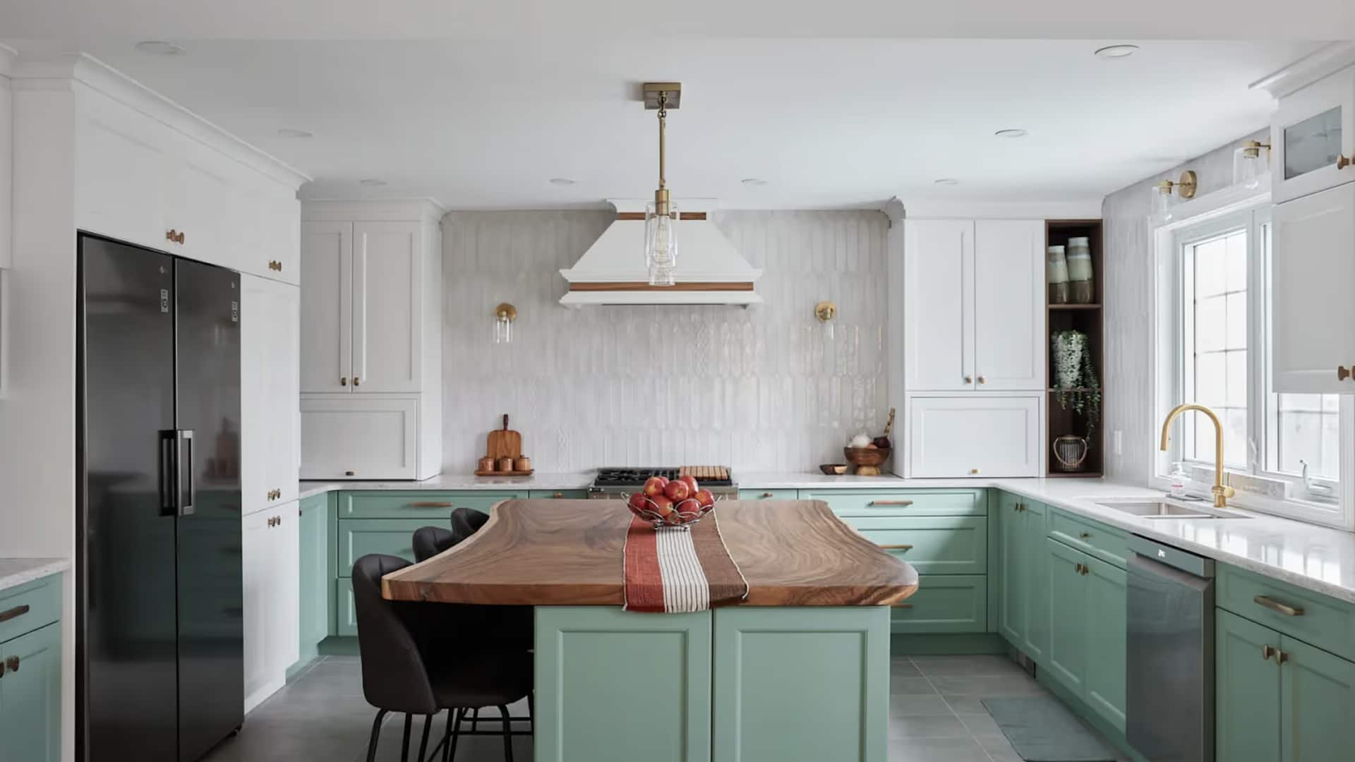 เปลี่ยนโฉมครัวง่าย ๆ ด้วยมือจับตู้และอุปกรณ์ราคาประหยัด