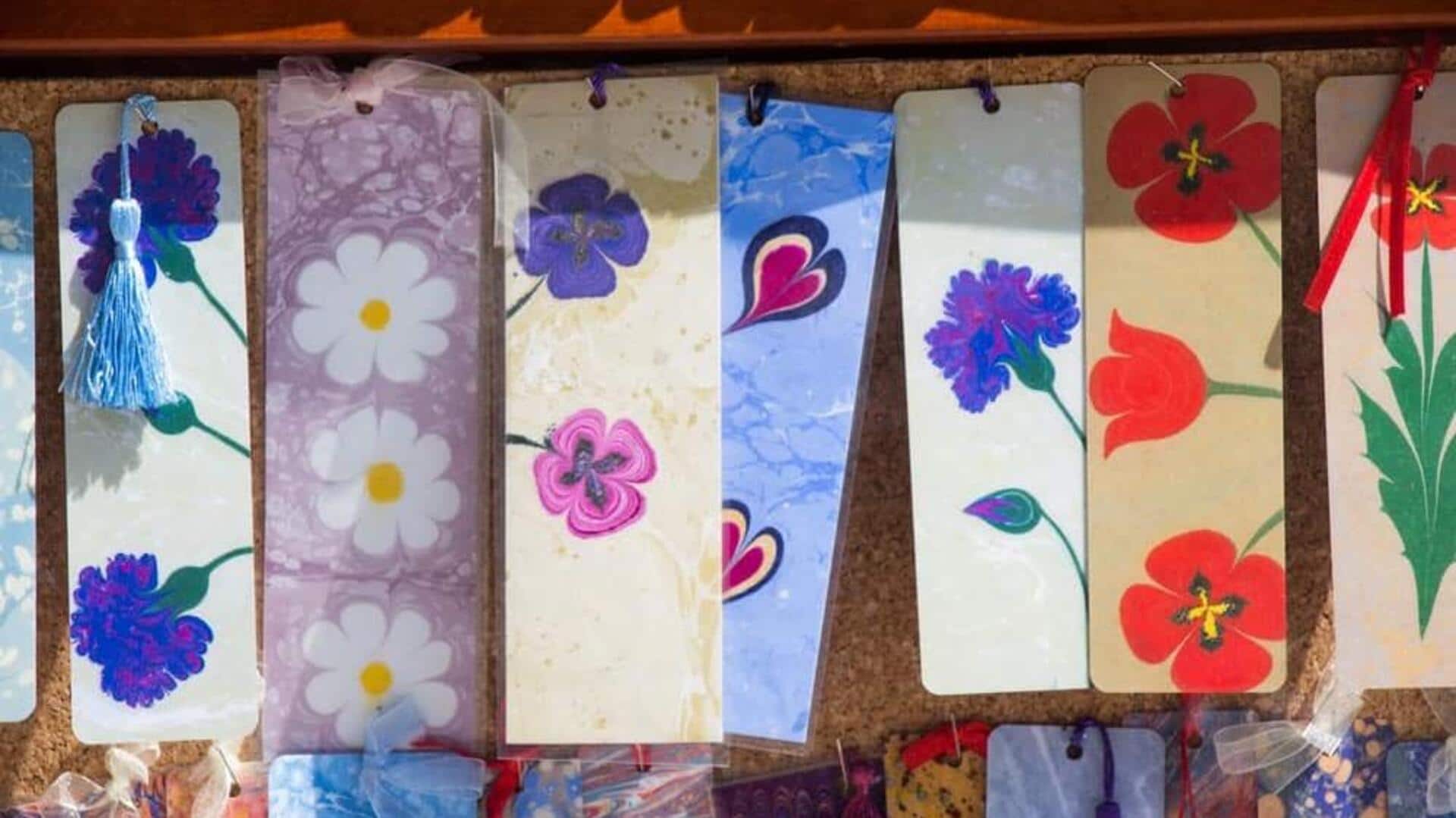 เปลี่ยนหน้าปฏิทินเก่าให้กลายเป็นที่คั่นหนังสือสุดสร้างสรรค์ 