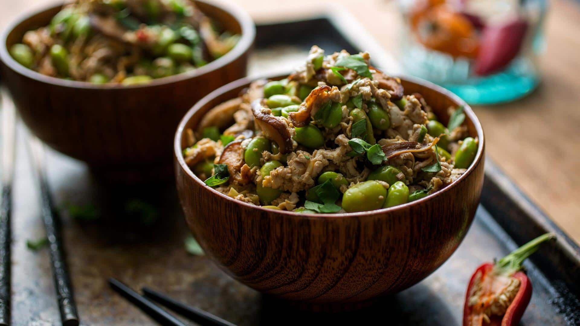 เมนูสุขภาพ: ผัดเต้าหู้ใส่ผักโขมและเห็ดหอม