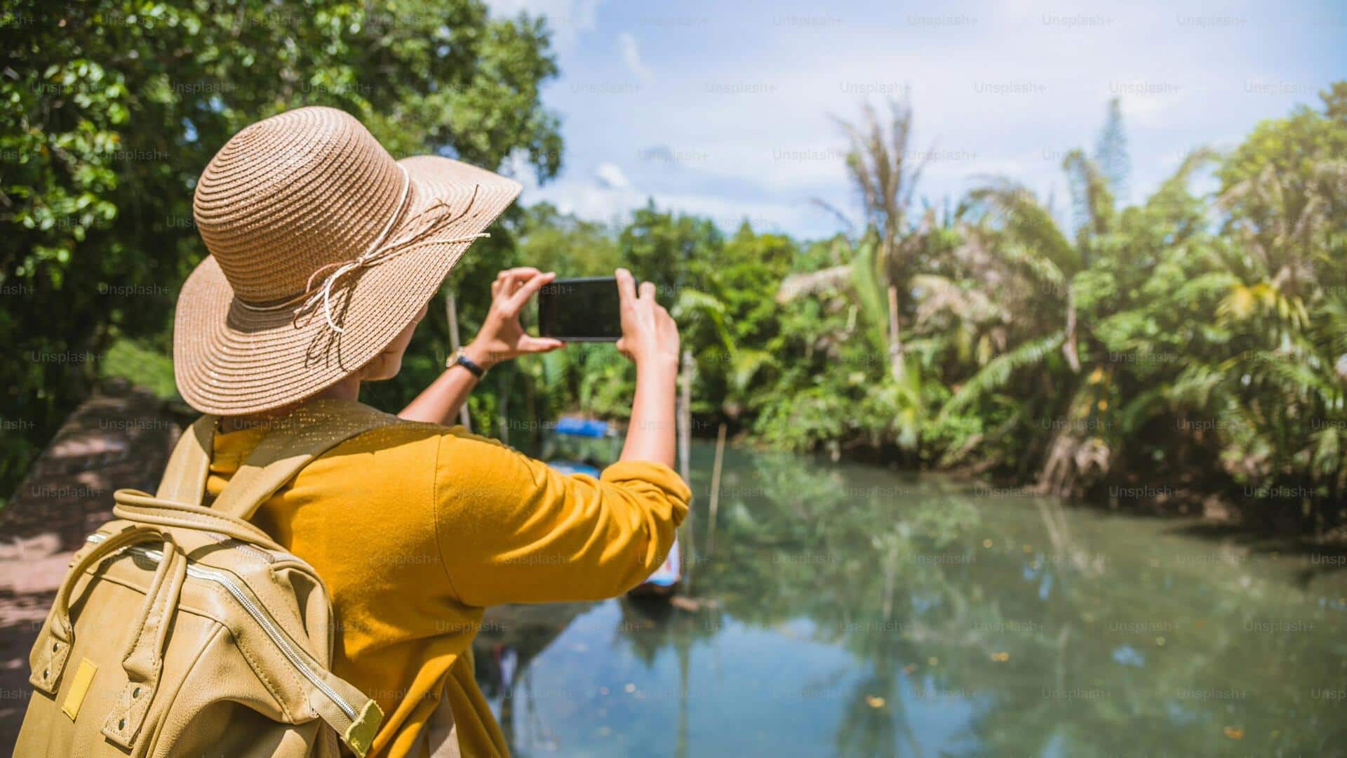 พักผ่อนด้วยการเดินเล่นและถ่ายรูปธรรมชาติ